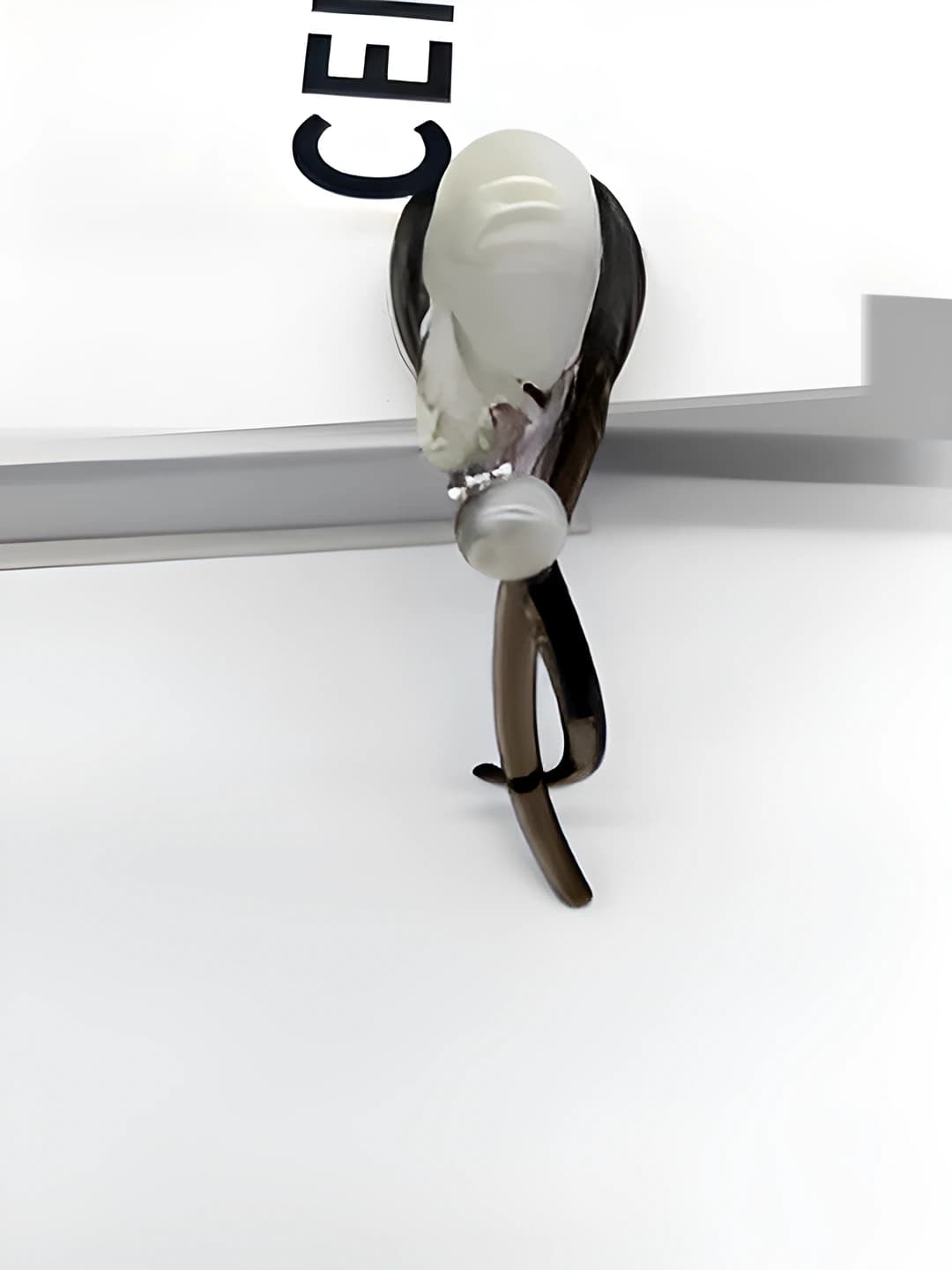 White pearl twist clip