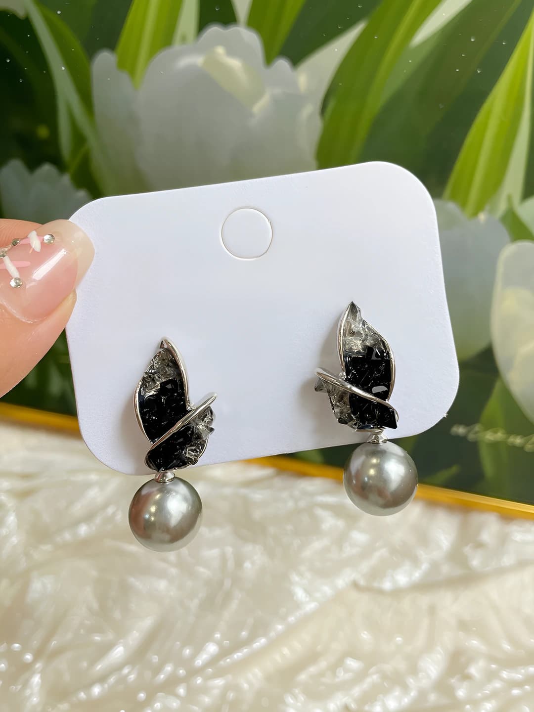 Black crystal double leaf pearl drop