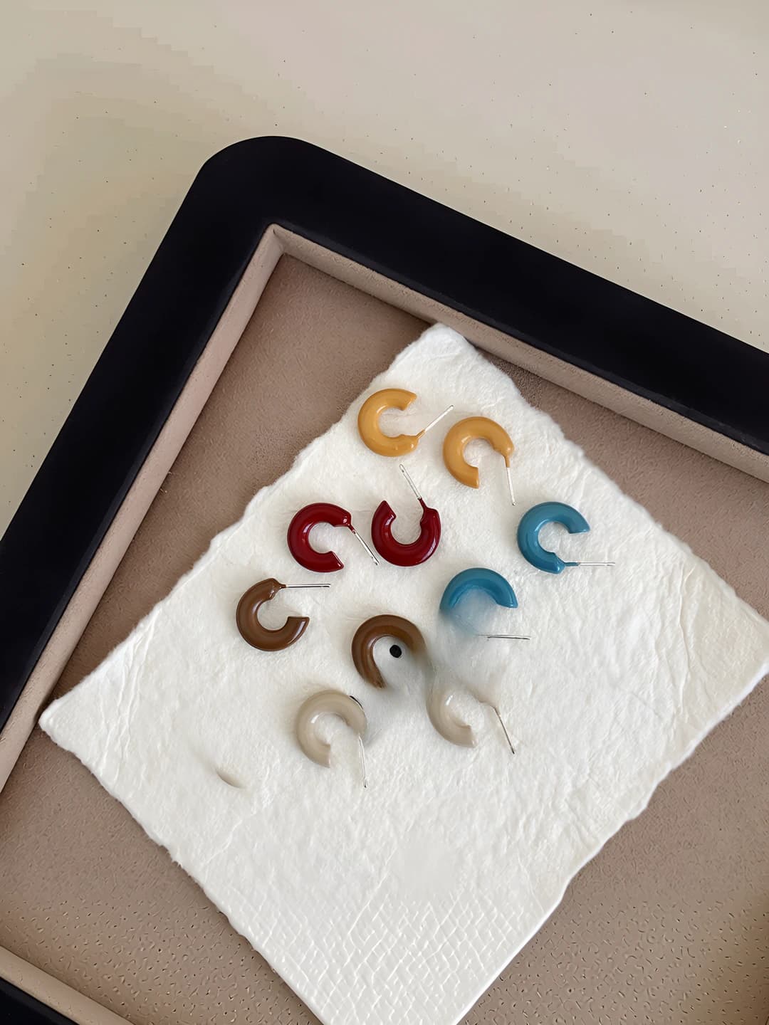 Women's C-shaped hoop earrings in Morandi colors for autumn-winter, 925 silver post, geometric design element, sweet and gentle style