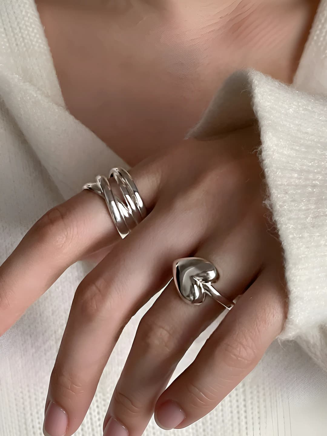 Women's fashion ring with heart design in Korean style with geometric elements