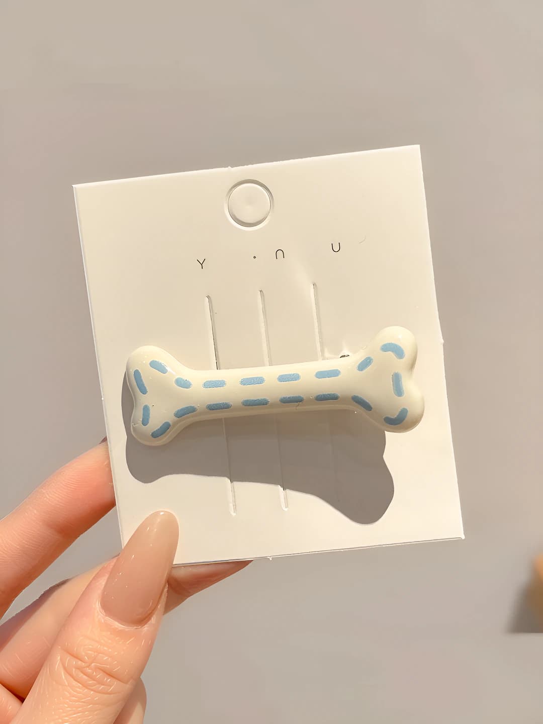2# Off-white bone clip ~5.5 cm
