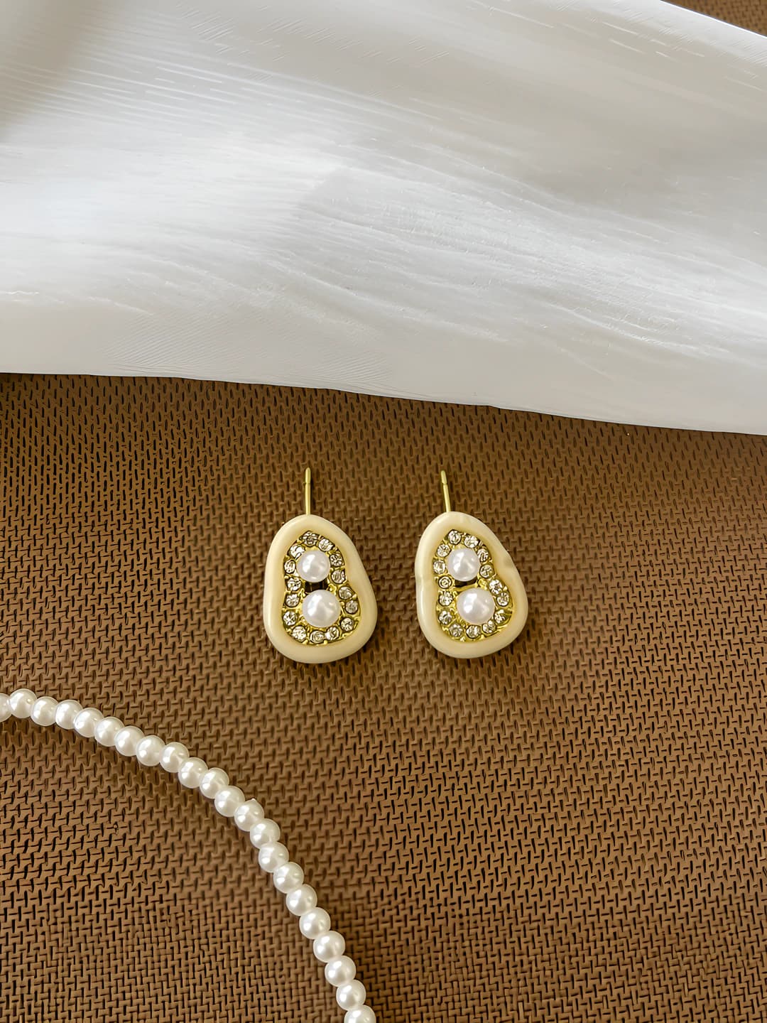 White gourd pearl studs (925 silver post)