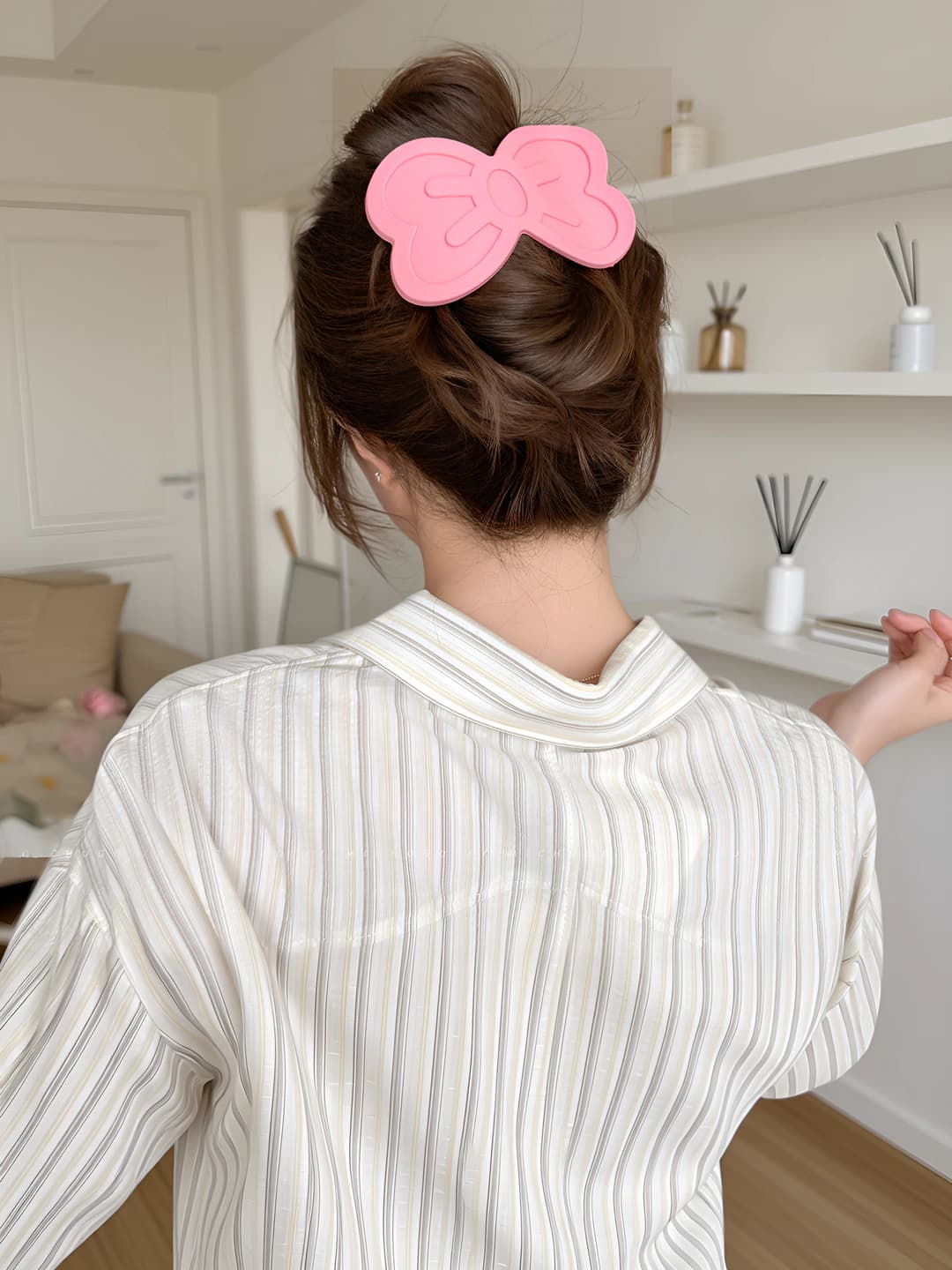 Women's hair clips and combs: large flat butterfly-shaped hair clip in pink, non-pressing, made of PC, handmade, sweet style