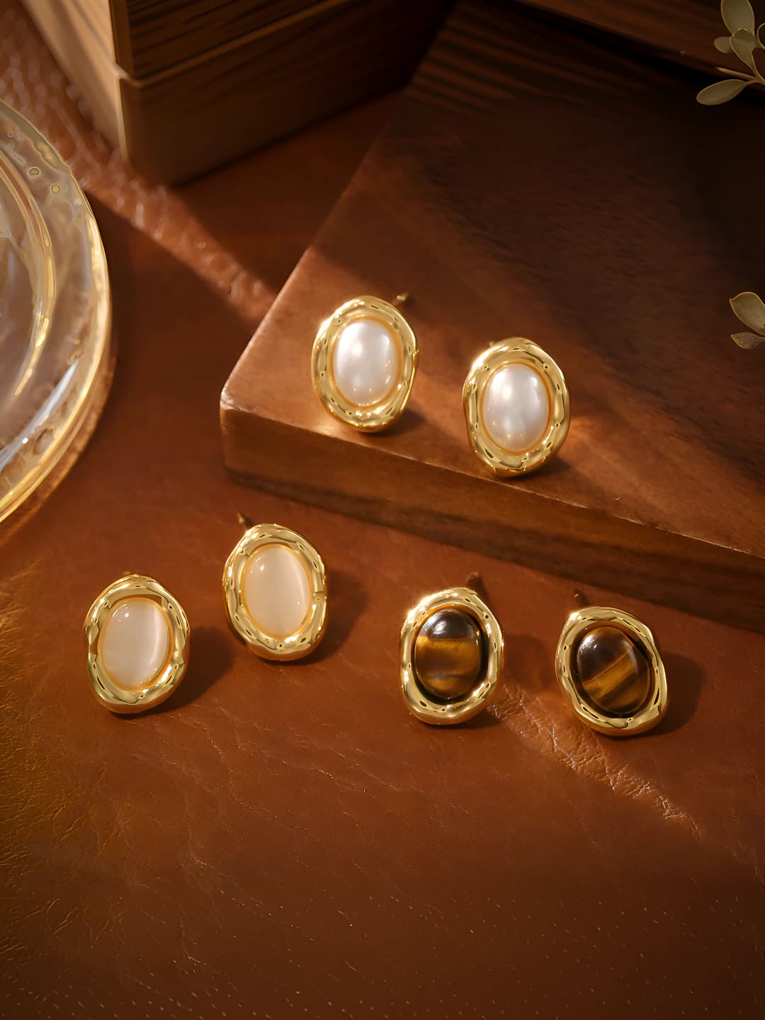 Women's retro oval cat's eye stud earrings