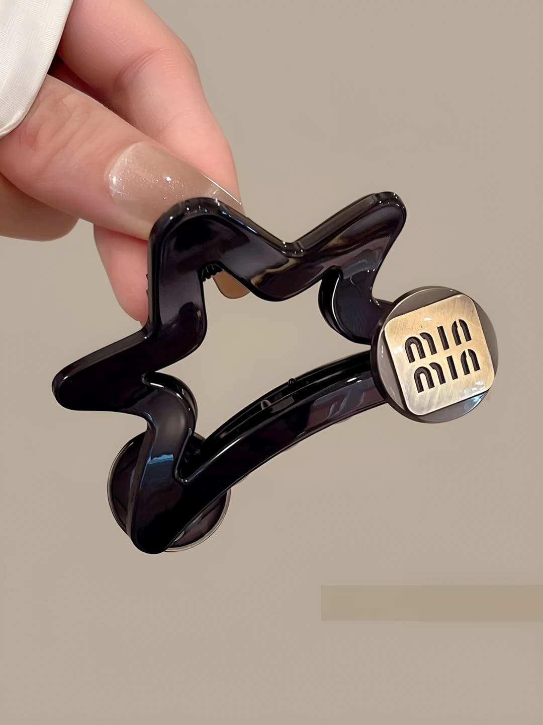 Black ~6 cm