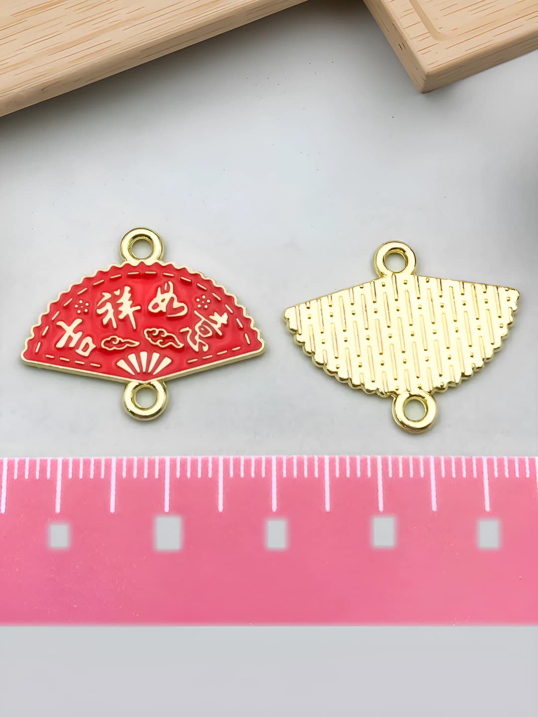 1 pc Handheld charm, 19x23mm, 1.3g