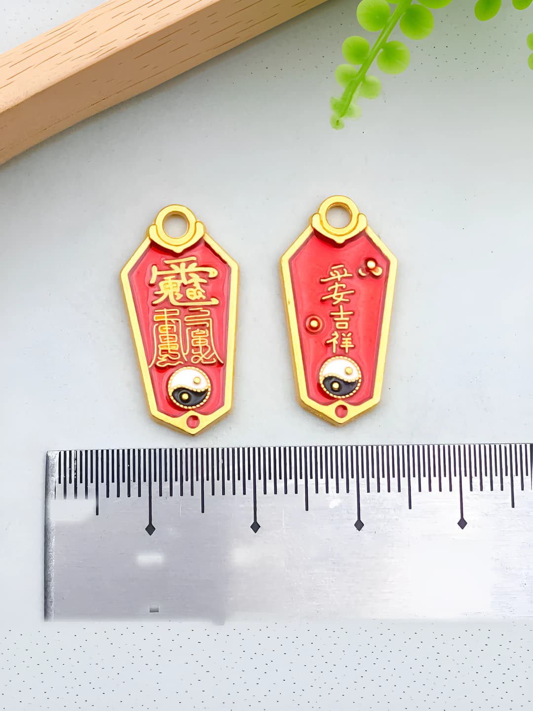 1 шт красный эмали двусторонний багуа 23x12mm-1.4g