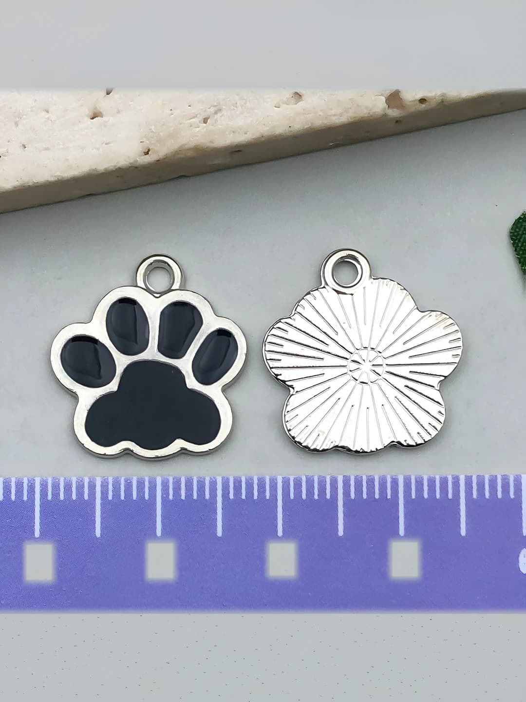 Чёрный кошачий след, 16x17mm, 1.2g