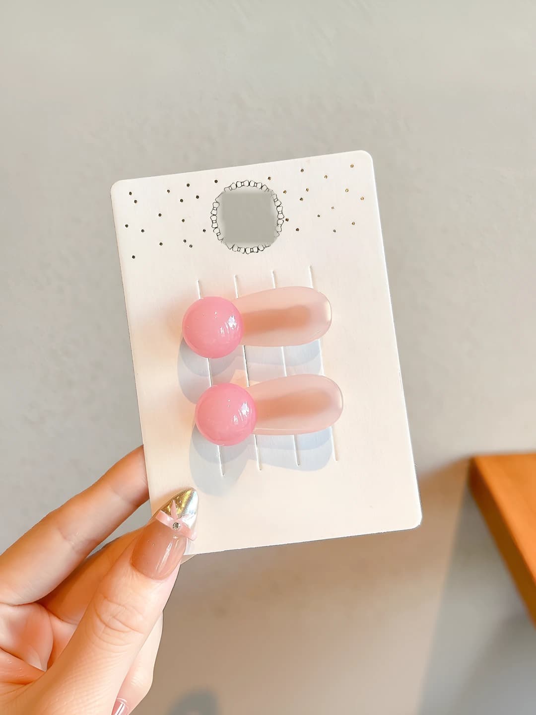 Light pink (~3.5 cm)