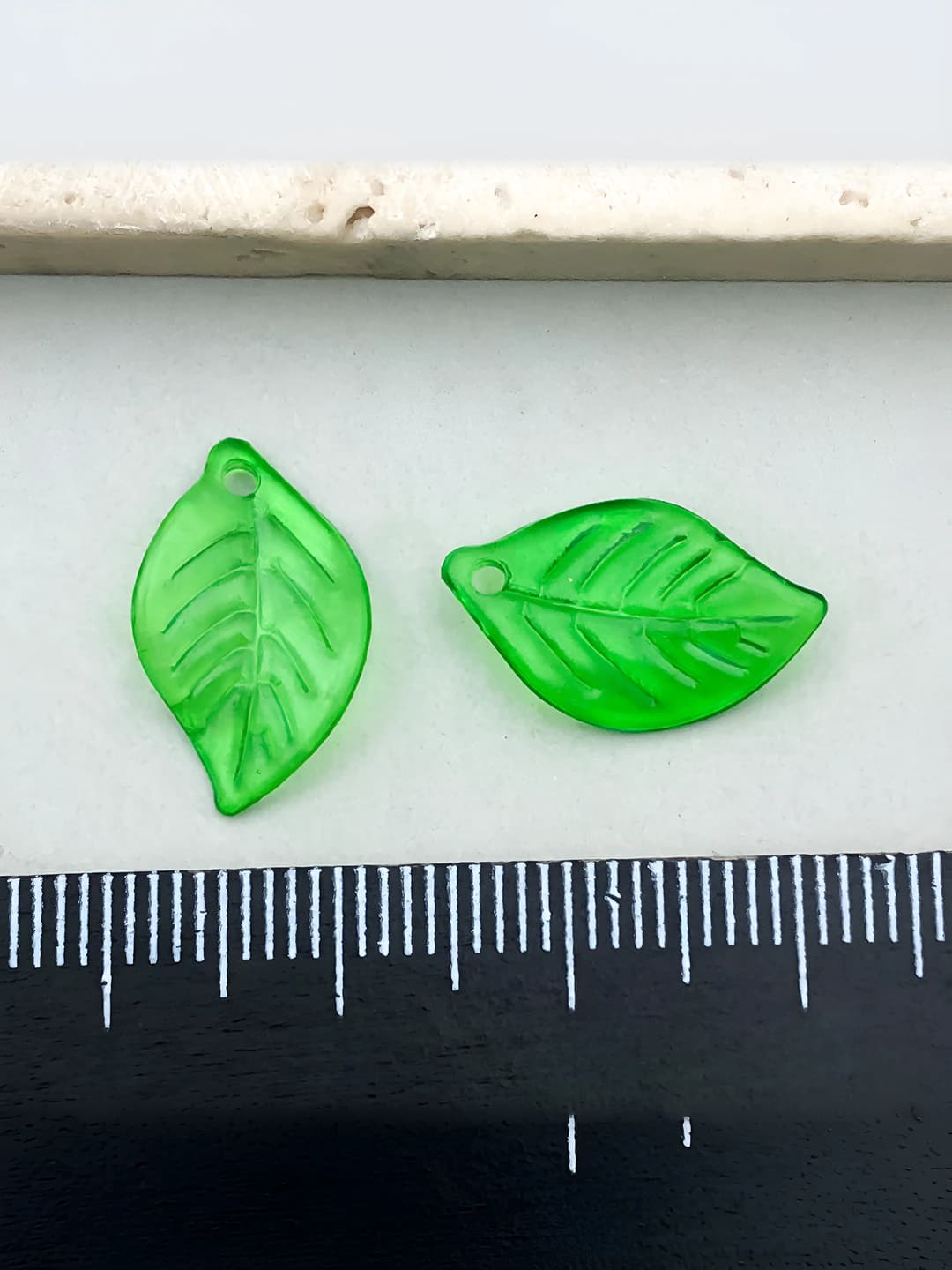 1 Green acrylic small unique tree leaf 17x11mm-0.2g
