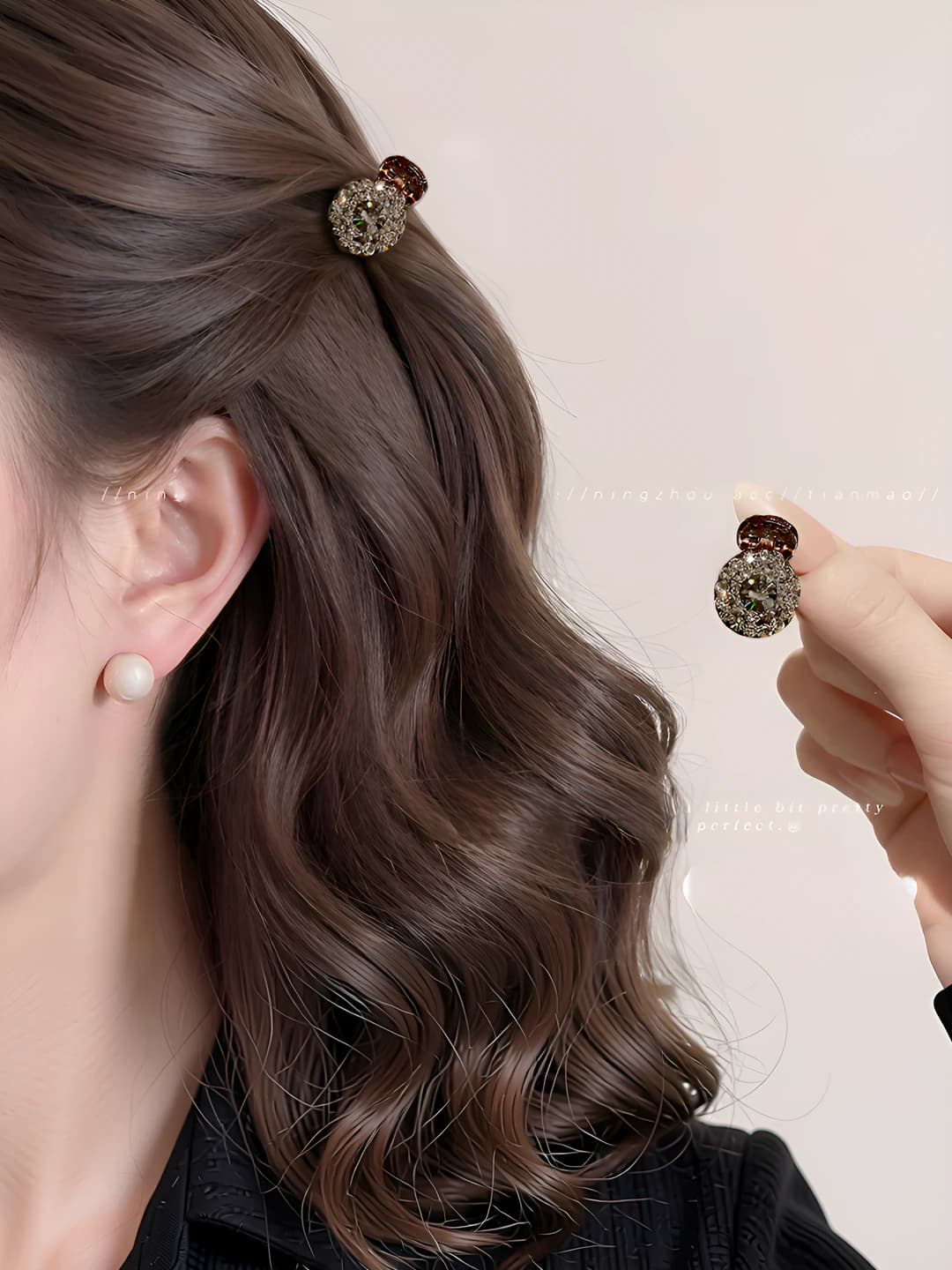 Grey diamond clips, 1 pair