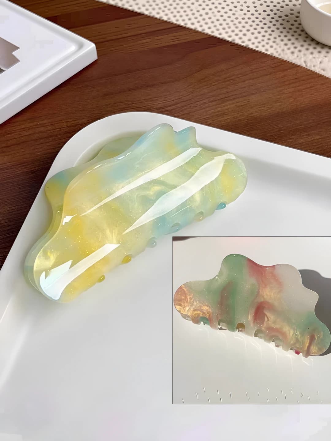 2# Yellow-green color changing cloud clip approx 10.5 cm
