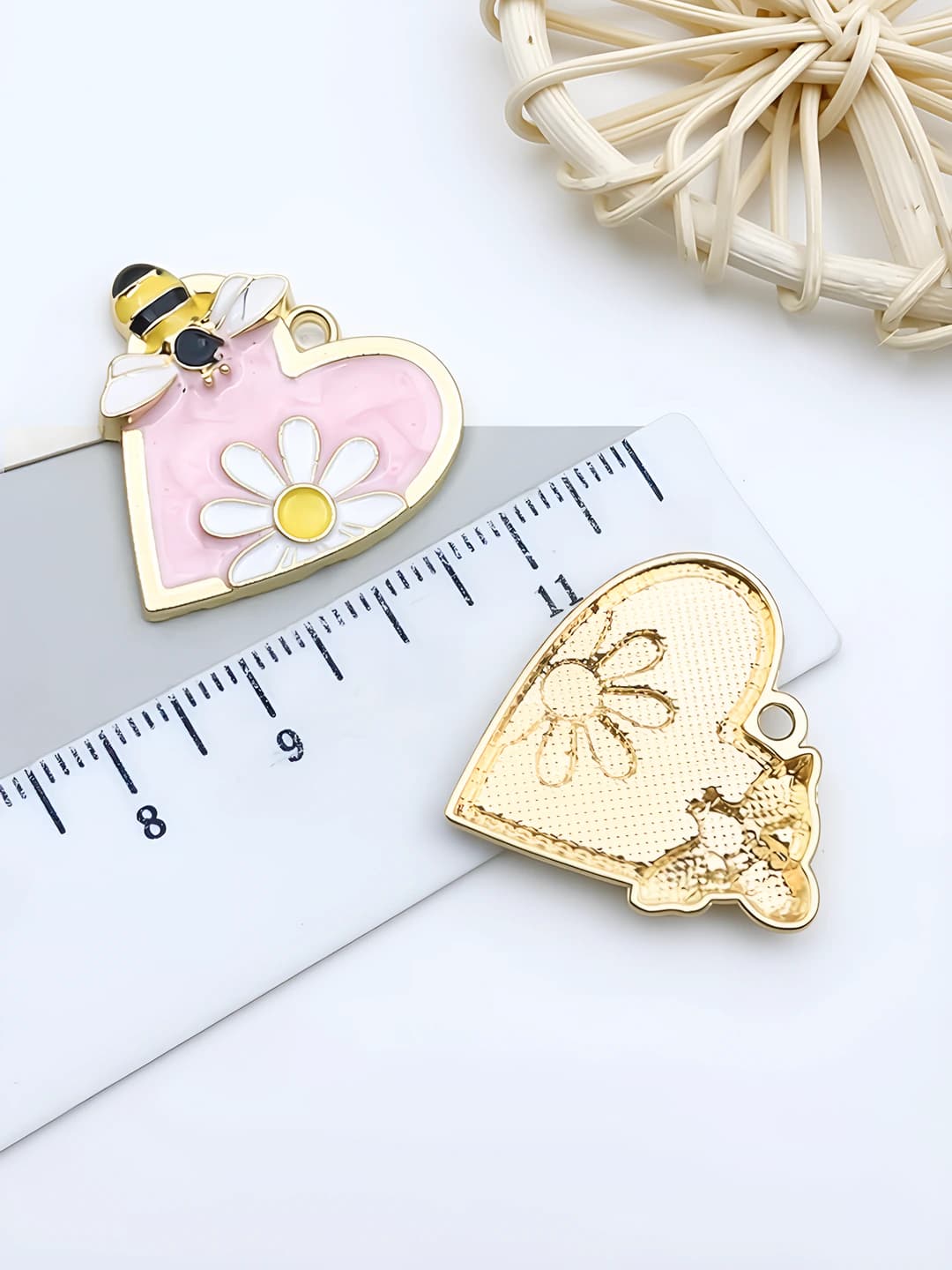 1 pc, pink, gold, bee flower, 25x26x3.5mm, 2.55g