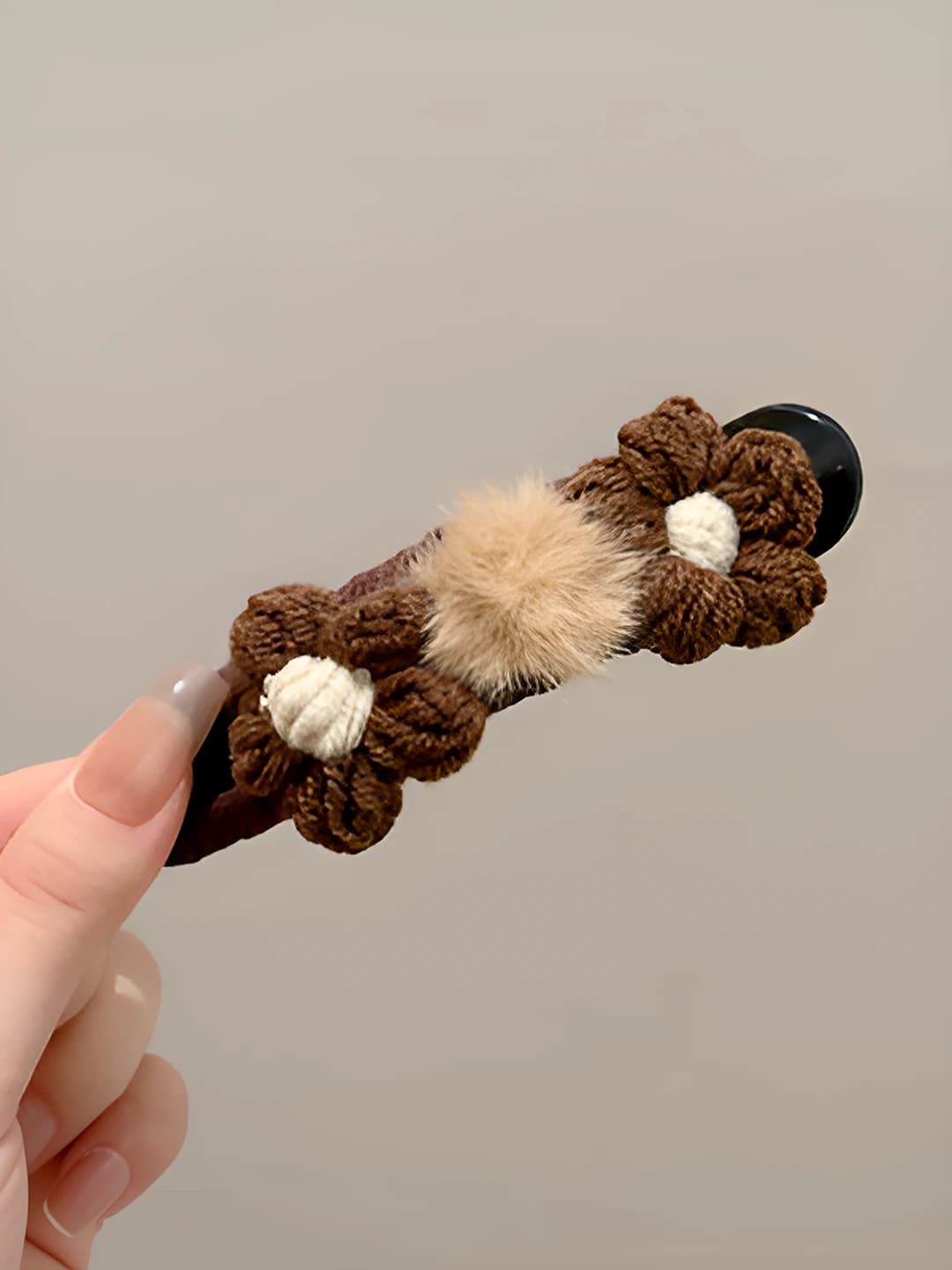 4# Dark coffee small flower clip one