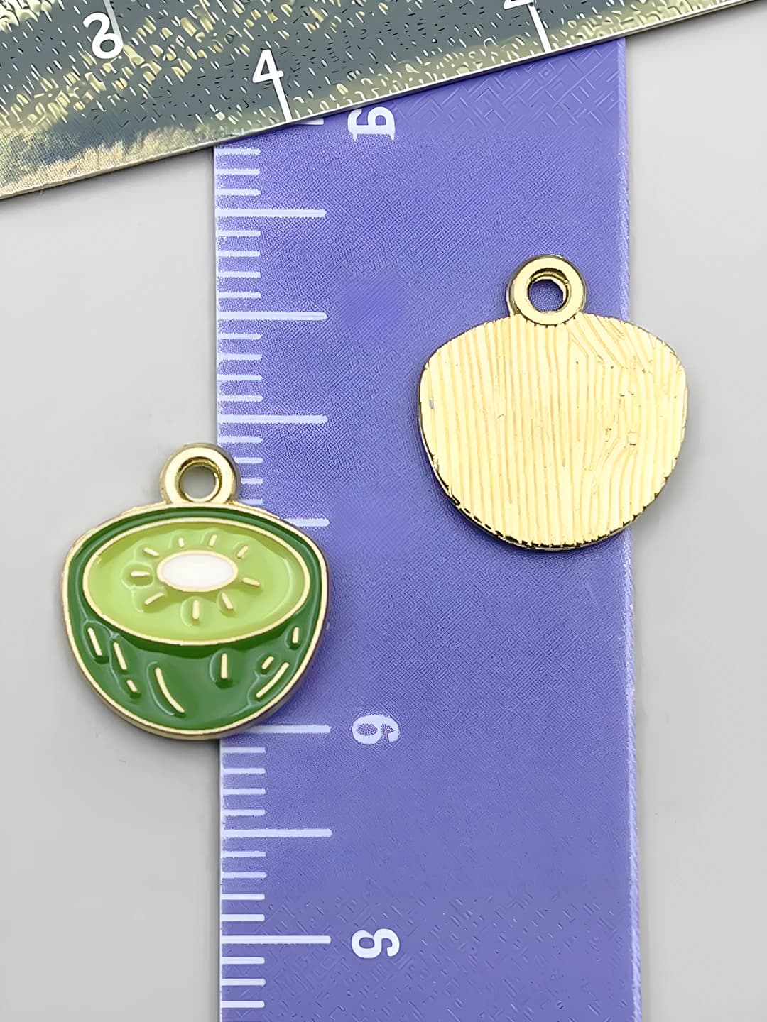 1 шт Зелёный каплевидный фрукт киви 14x13x1mm-0.6g-24404