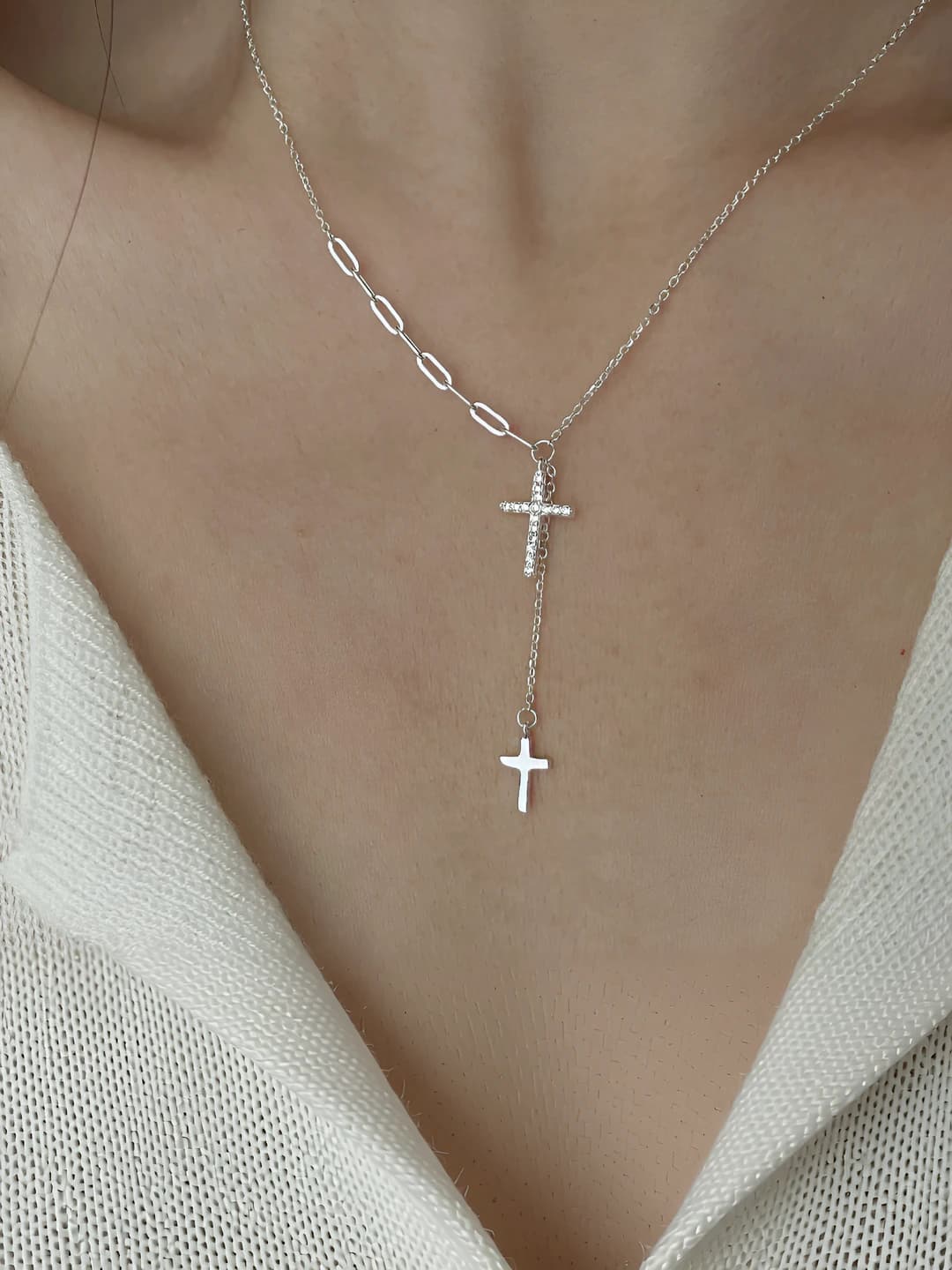 Women's cross pendant necklace with zircon in Korean style