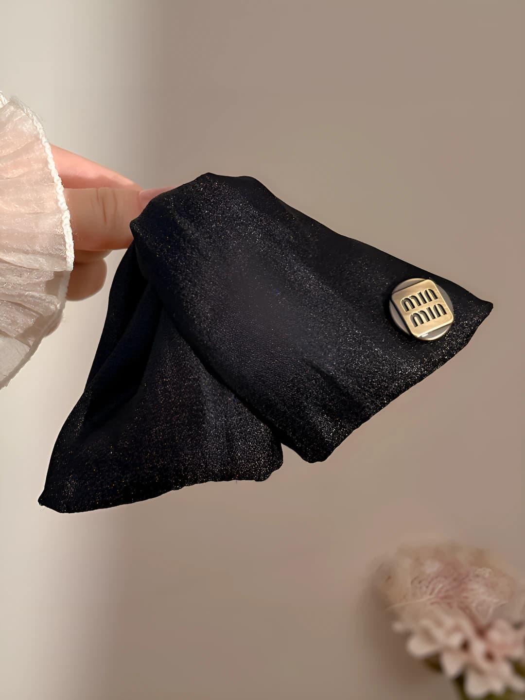 Black mini triangle clip - 13 cm