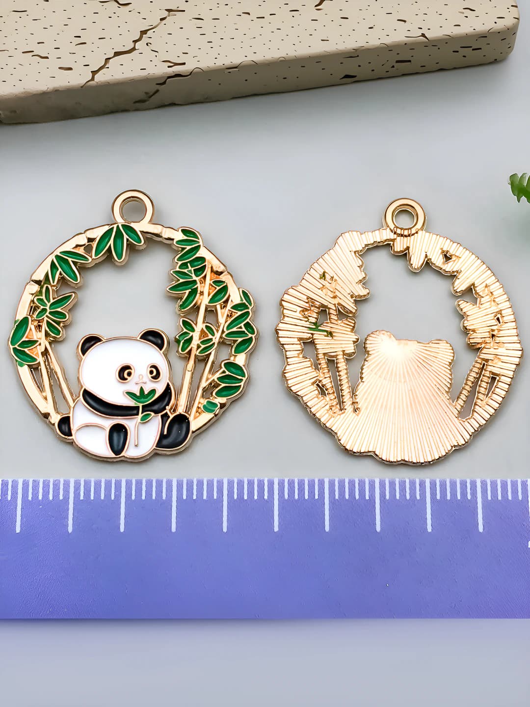 1 dona o't olib yurgan panda 28x25mm - 2.2g - 21645