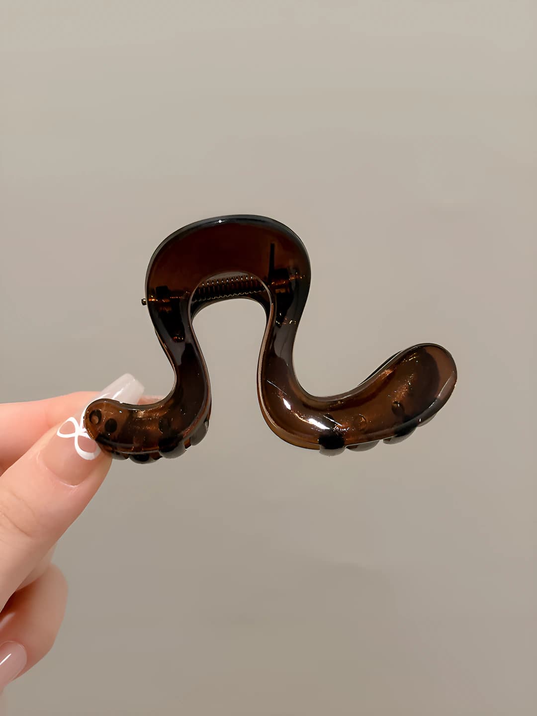 2# Dark coffee geometric clip