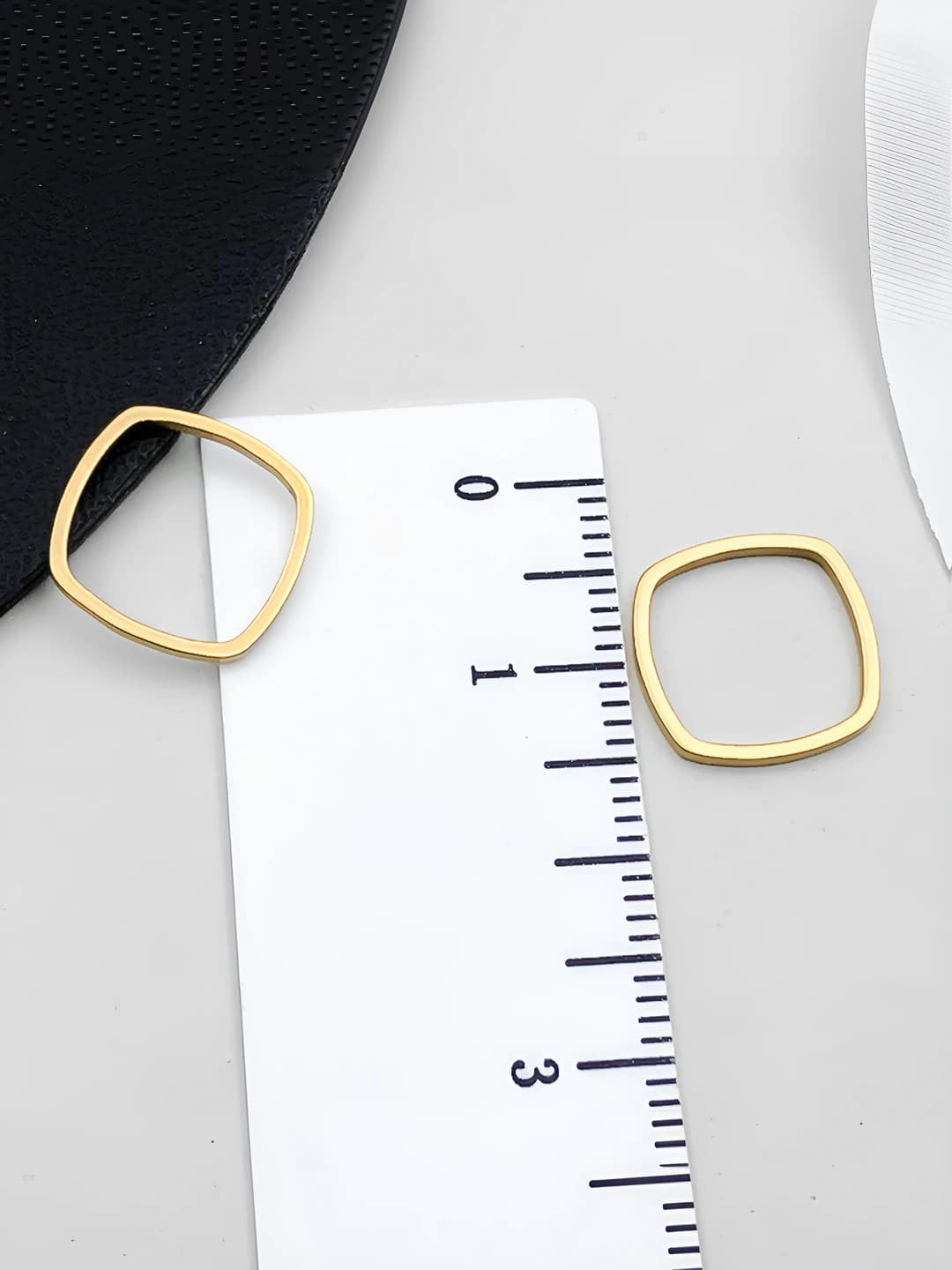 1 pc 12x12x1mm small square frame gold-0.22g