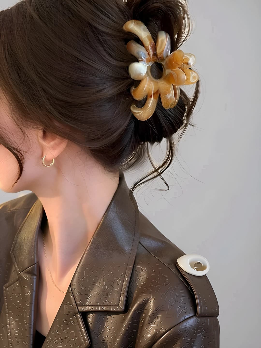 Coffee floral petal clip ~9 cm