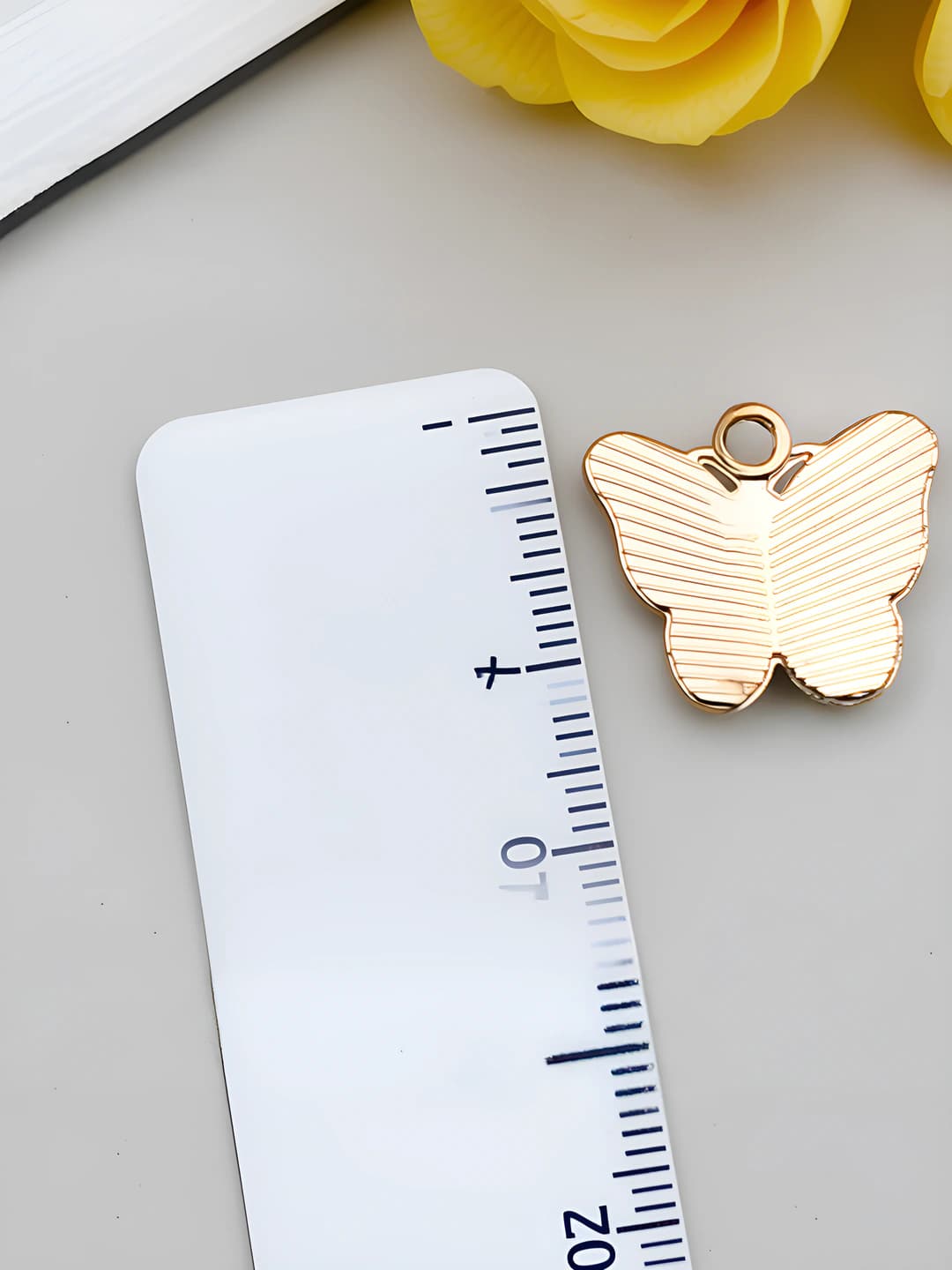 White butterfly 18x15mm-1.5g-22989