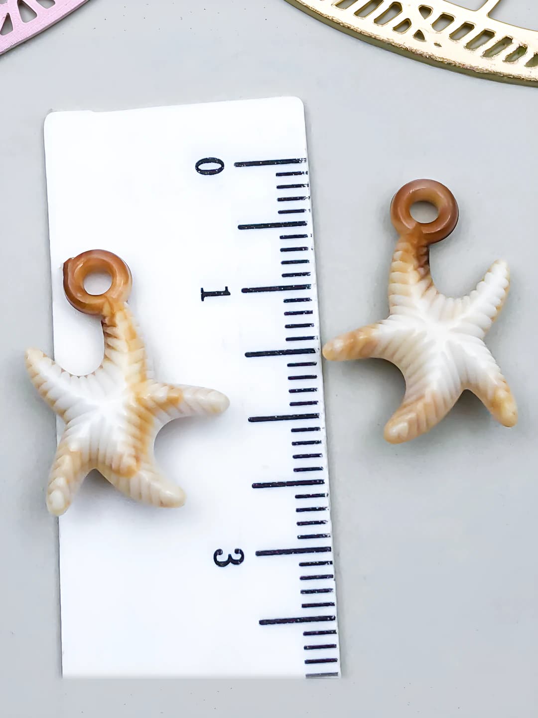 1 pc Beige acrylic sea star 20x16x5mm-0.4g-23605