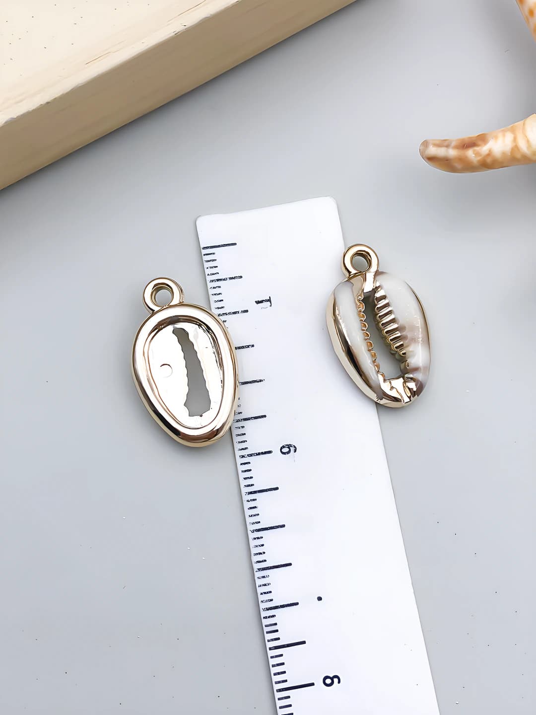 Gold off-white 24x14x5mm