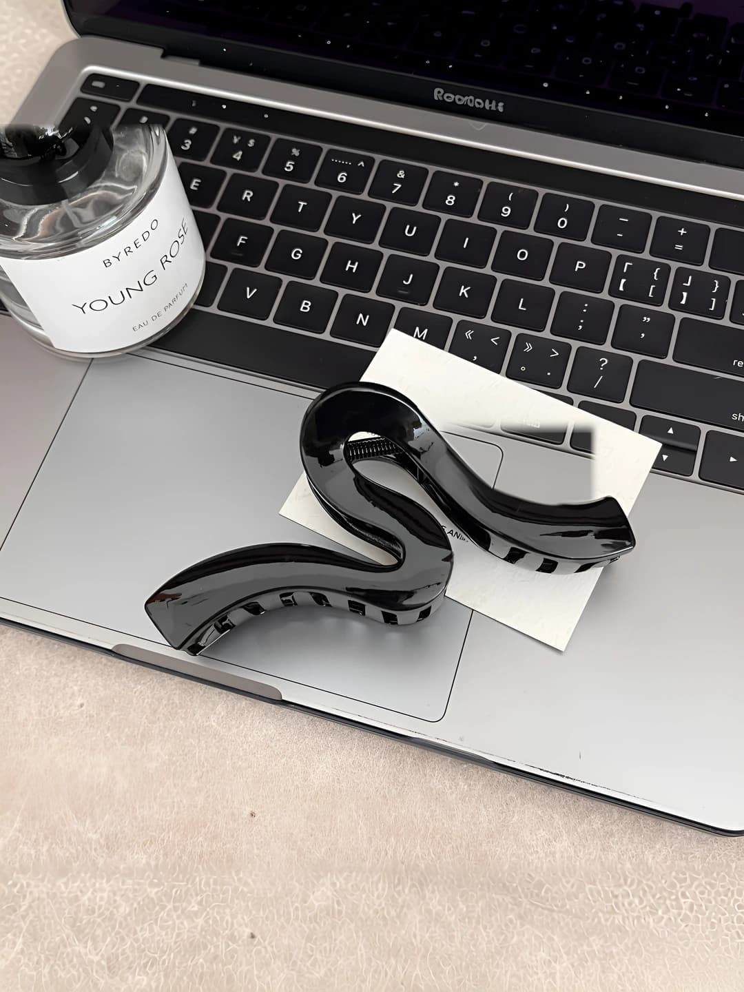 13cm Geometric wave black