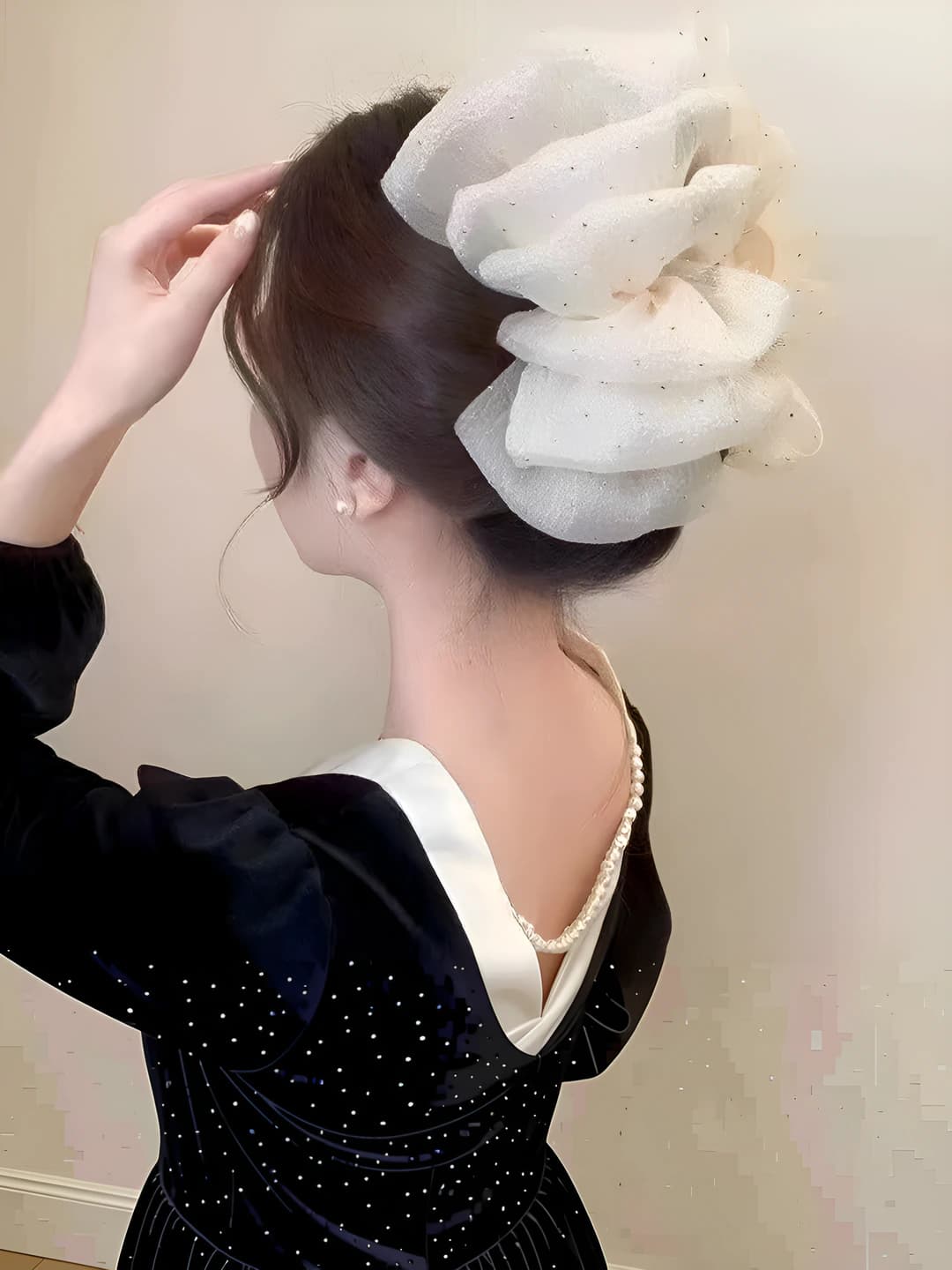 Oversized bubble fabric claw clip [White]