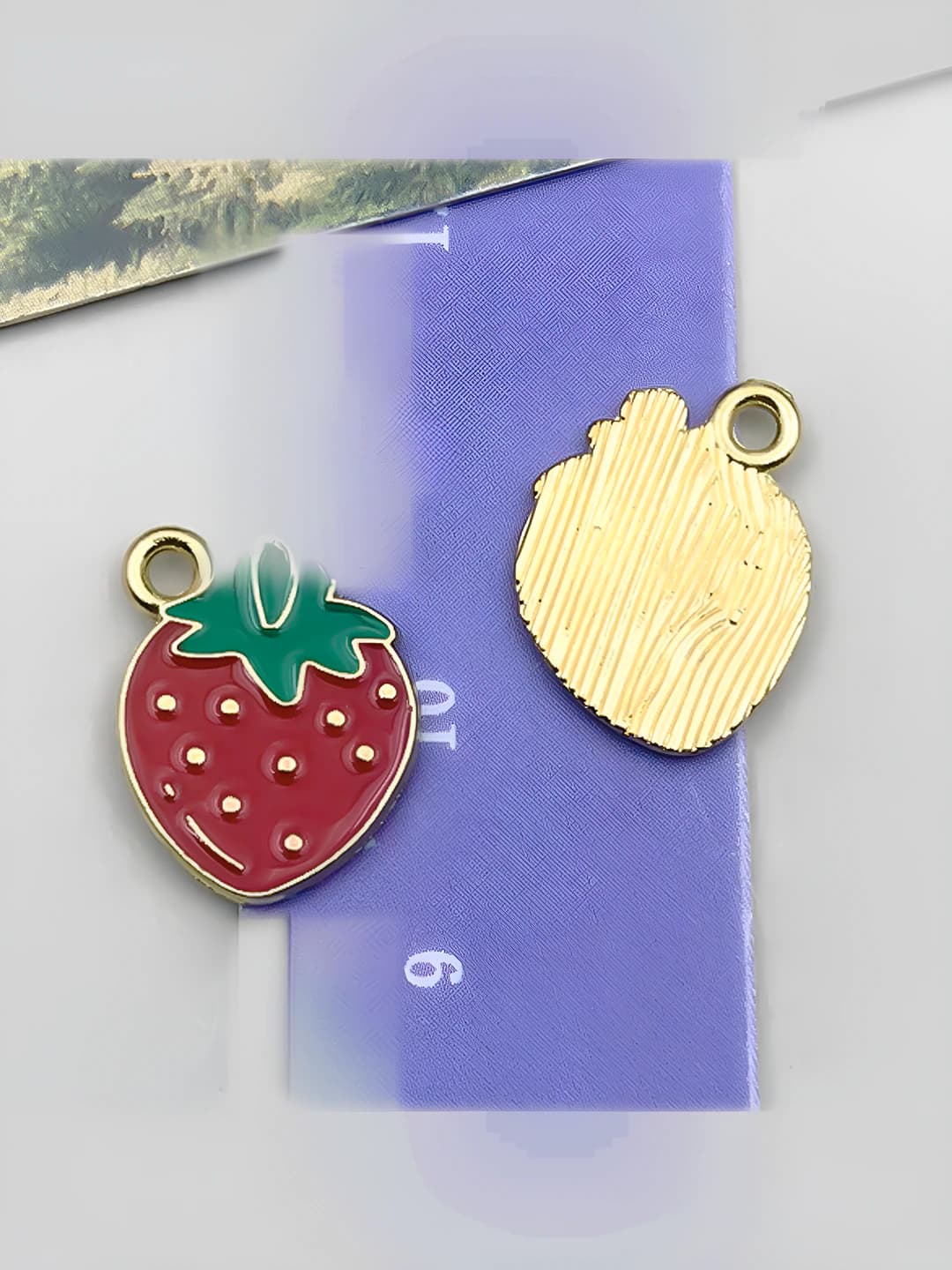 Красный капля фрукт клубника 15x12x1mm-0.6g