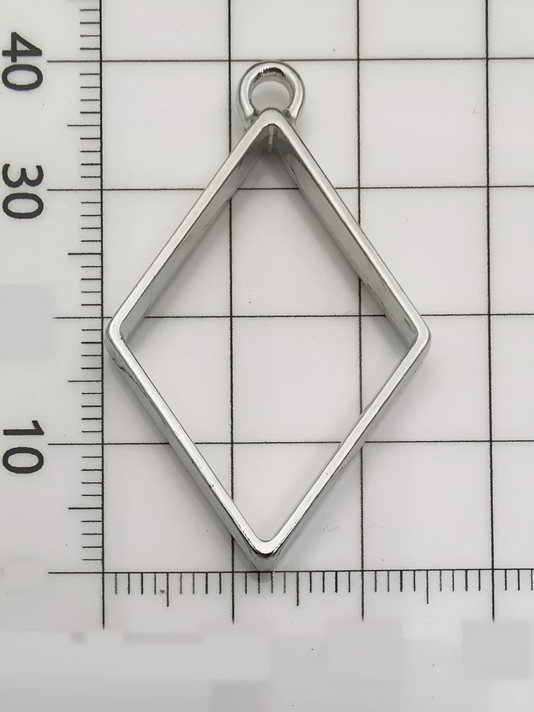 1 шт белое K ромб 25x40mm-10481