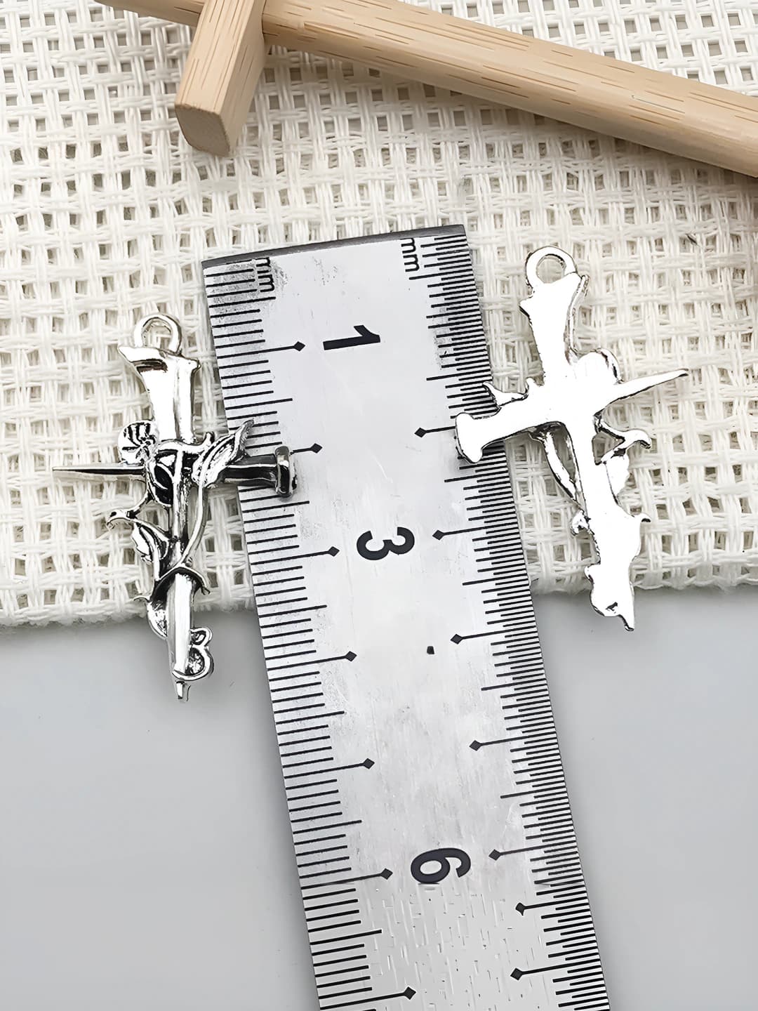 1 шт шиповатый крест 37x22mm-2.3g