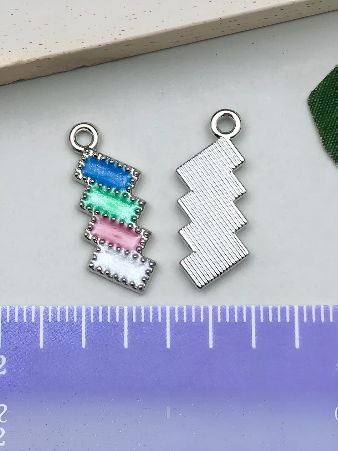 Разноцветный с золотом 8x22mm