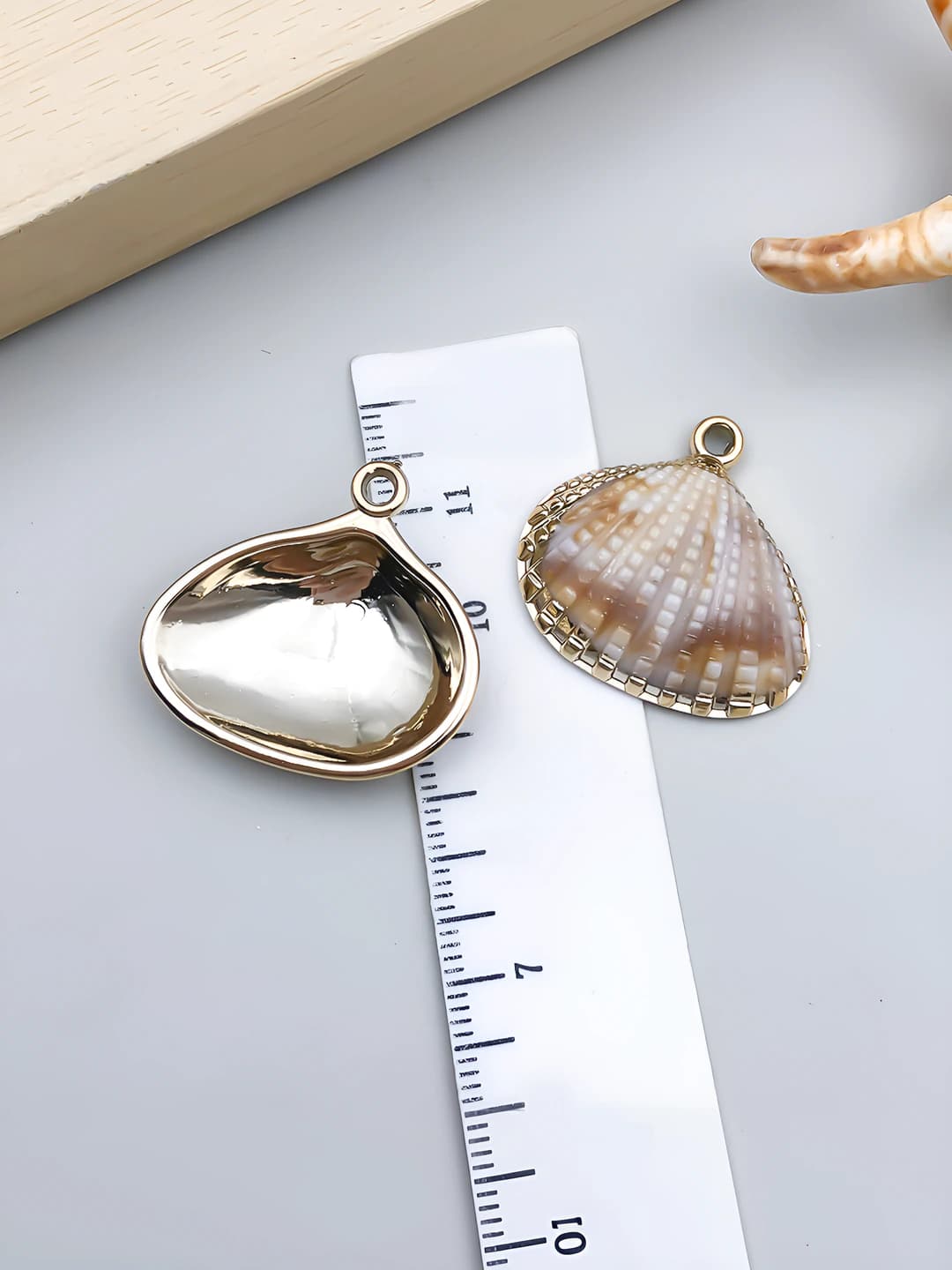 Gold off-white 26x27x7mm
