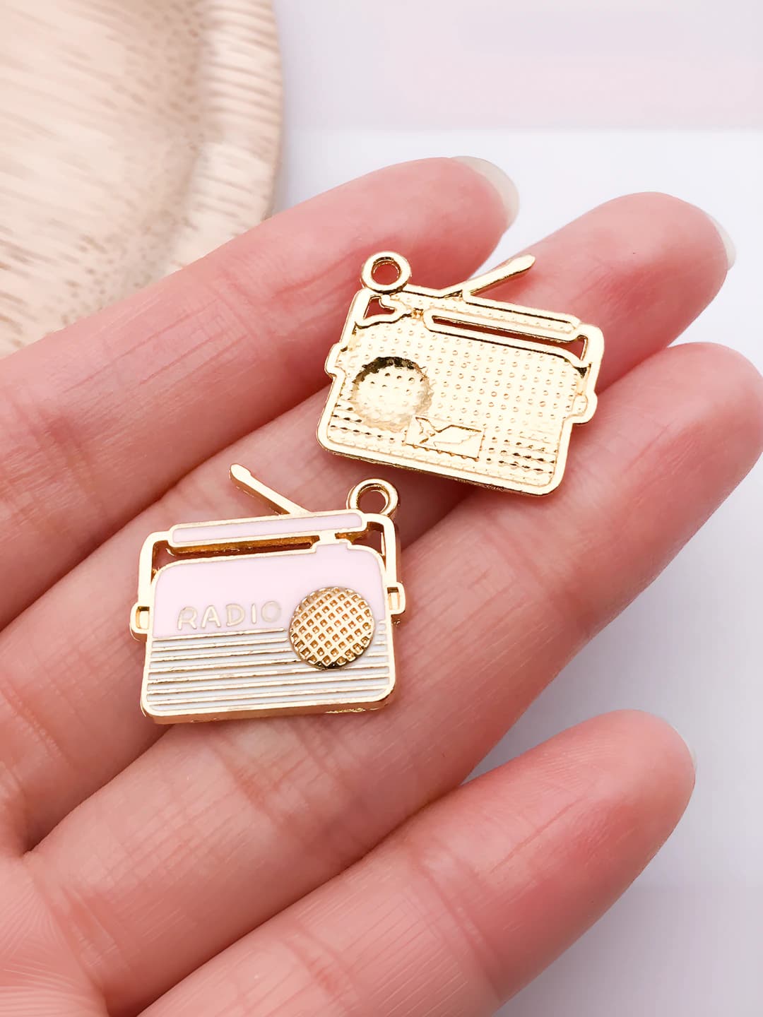 1 dona pushti rangli muzika radiosi 19x20mm-1.5g