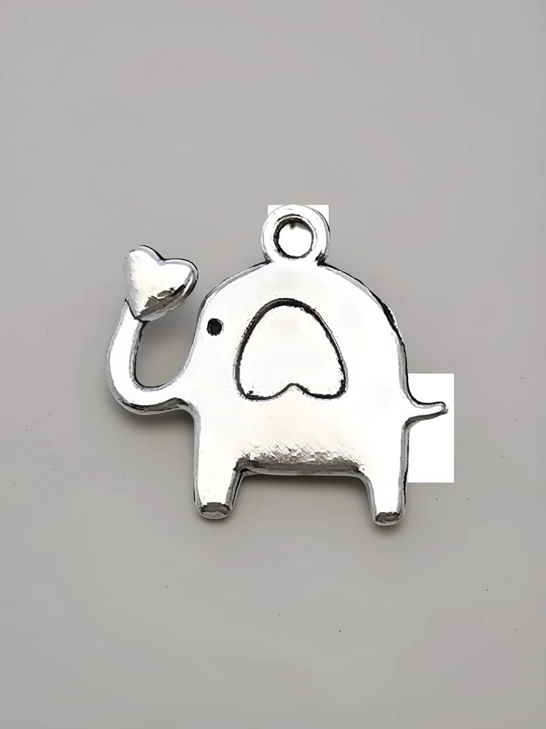 1 small elephant 14x16mm-0.8g-6842