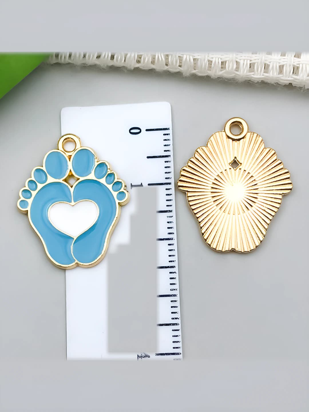 1 teal heart baby footprint 25x20mm-2g