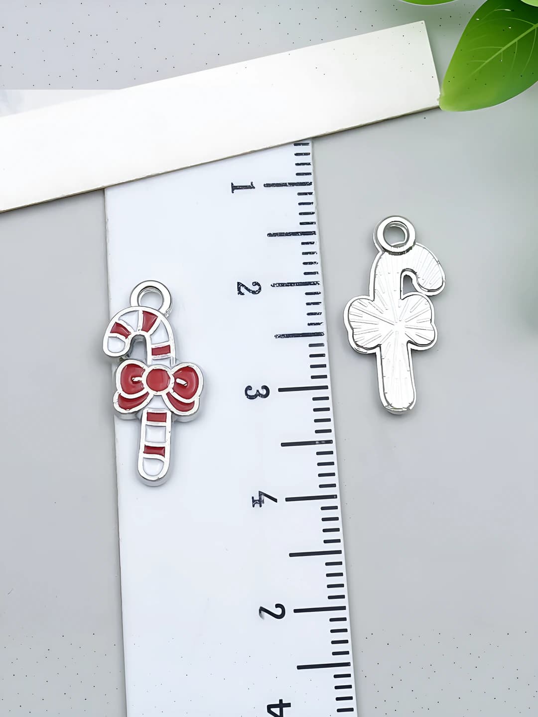 Red-white, bow, 10x20mm