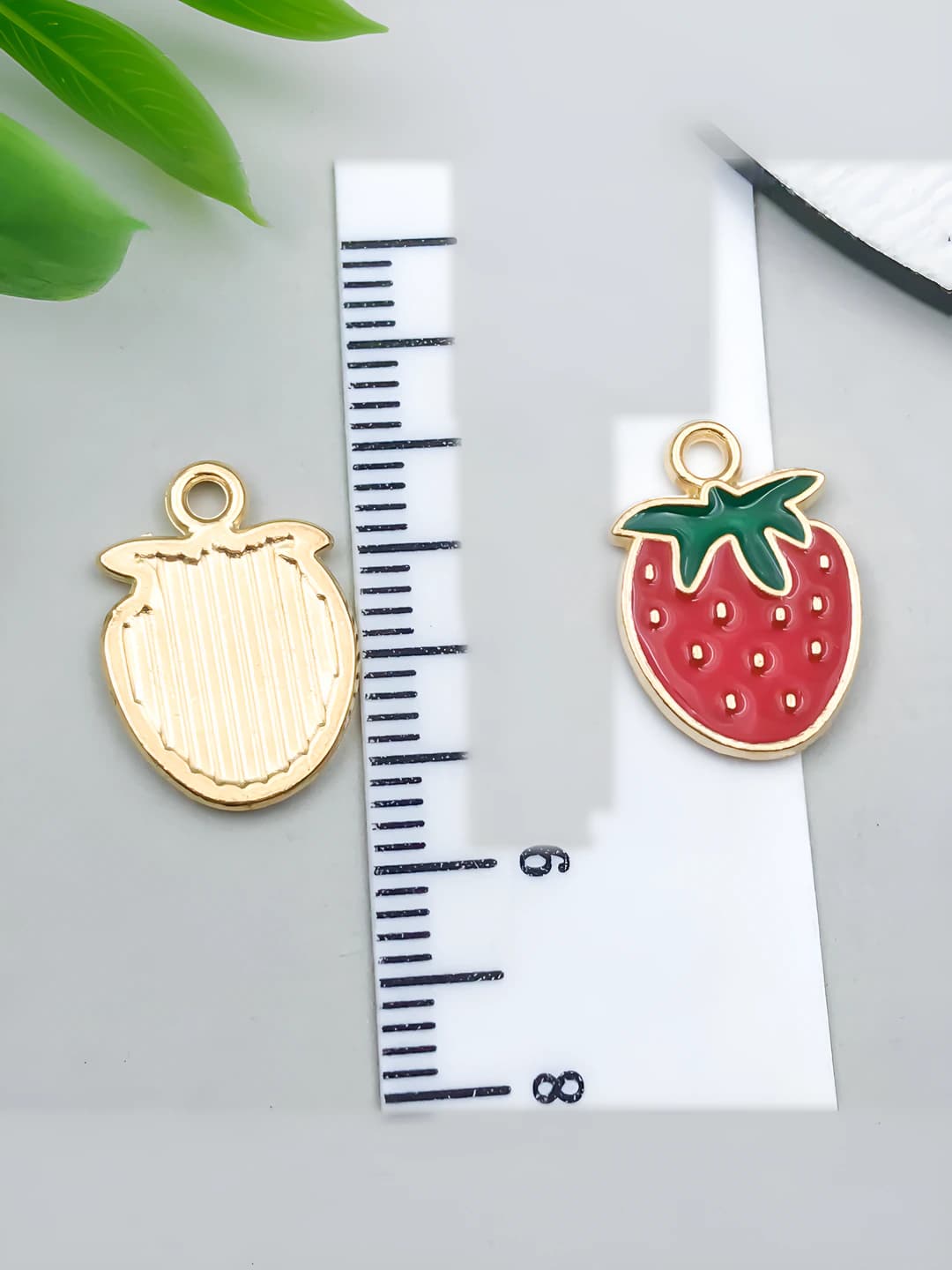 1 pc KC gold red enamel strawberry 17x12x1mm-0.8g-23388