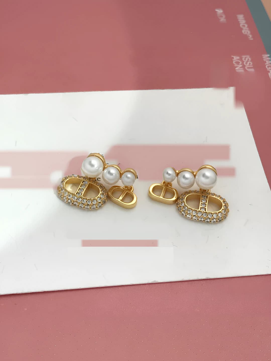 Pig nose pearl earrings