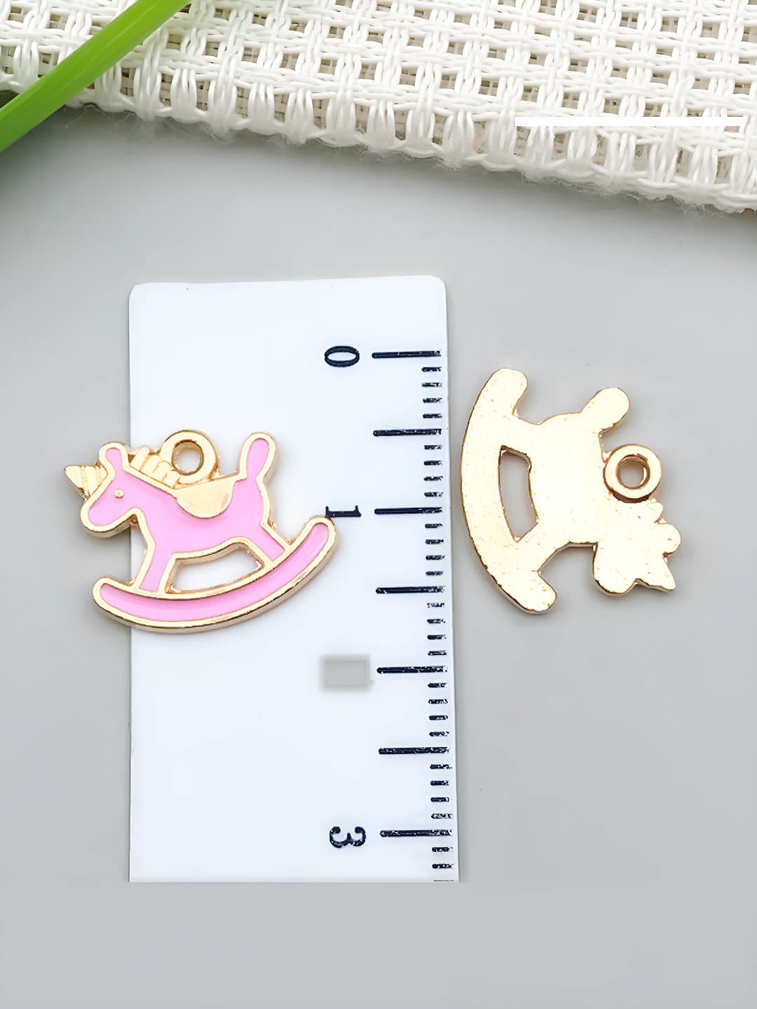 1 pink unicorn 16x13mm-0.8g-11030