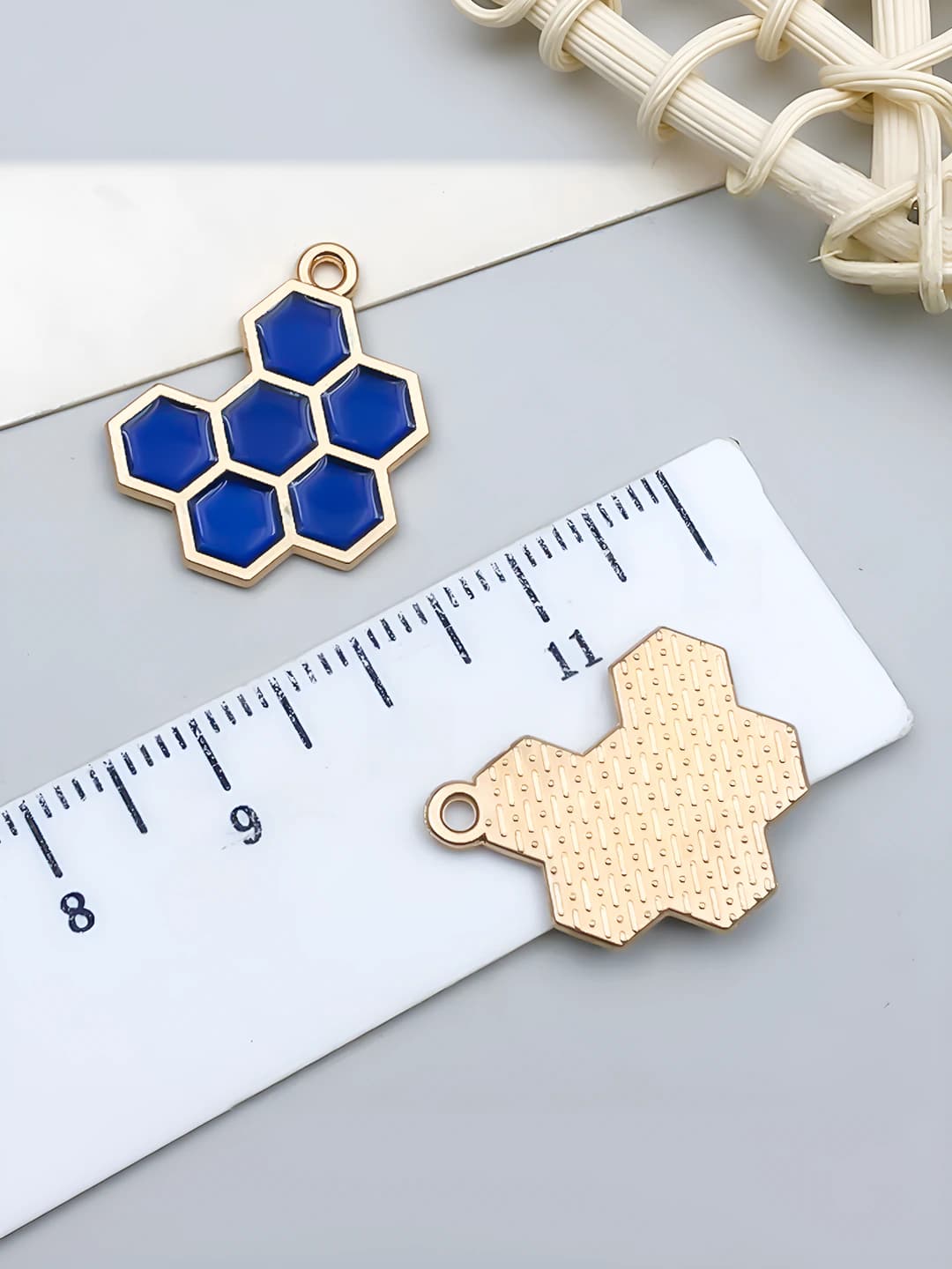 1 pc, blue, honeycomb, 16x20mm, 1.1g