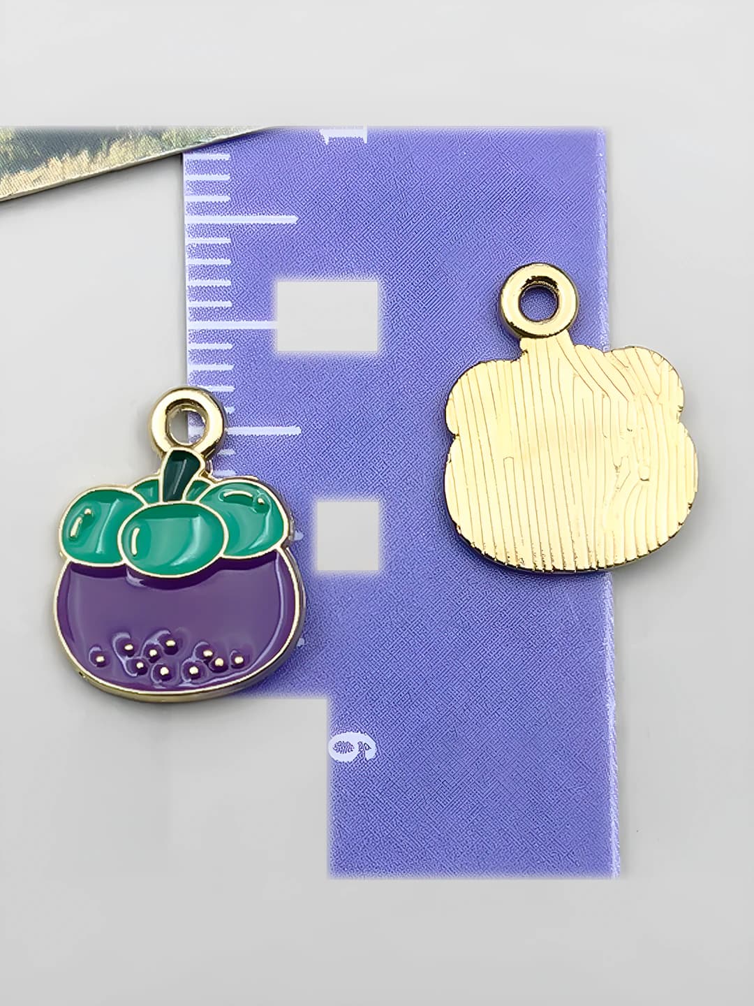 1 шт Фиолетовый мангостин 15x12x1mm-0.6g
