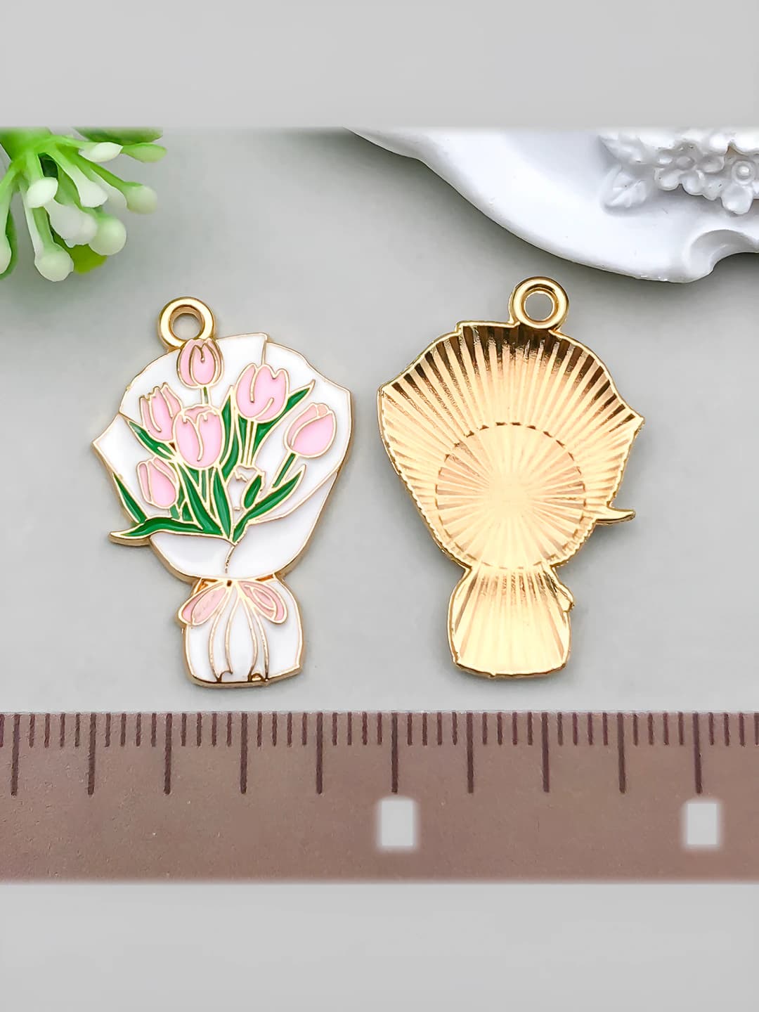 1 pc pink hand flower 27x18mm-1.98g