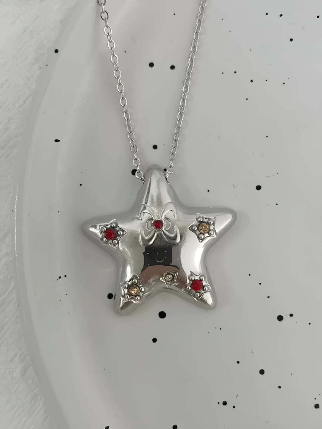 Women's long star pendant necklace with zircon, sweet cool style design element