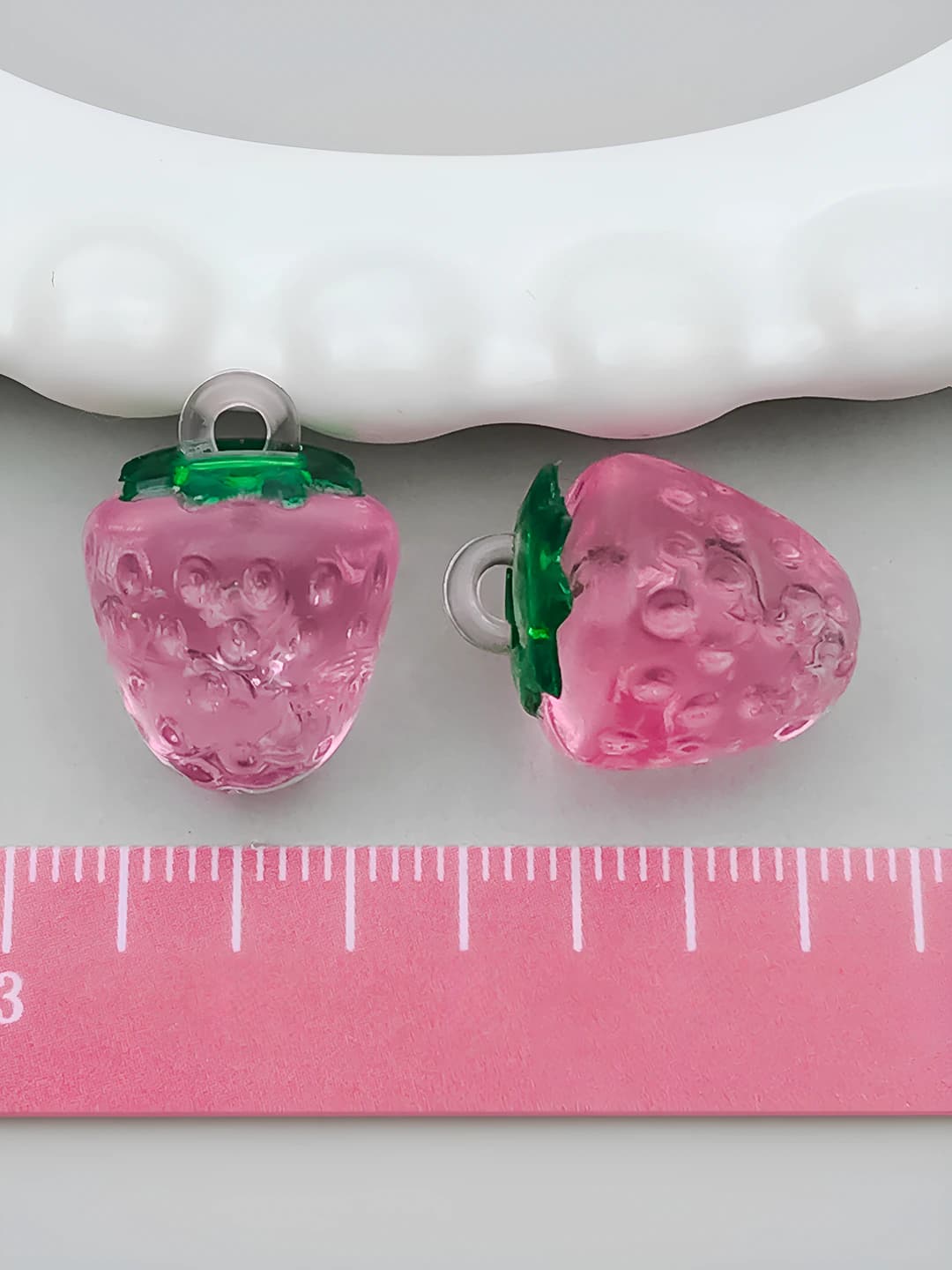 1 pc Clear pink acrylic strawberry 18x14mm-1.7g-22166