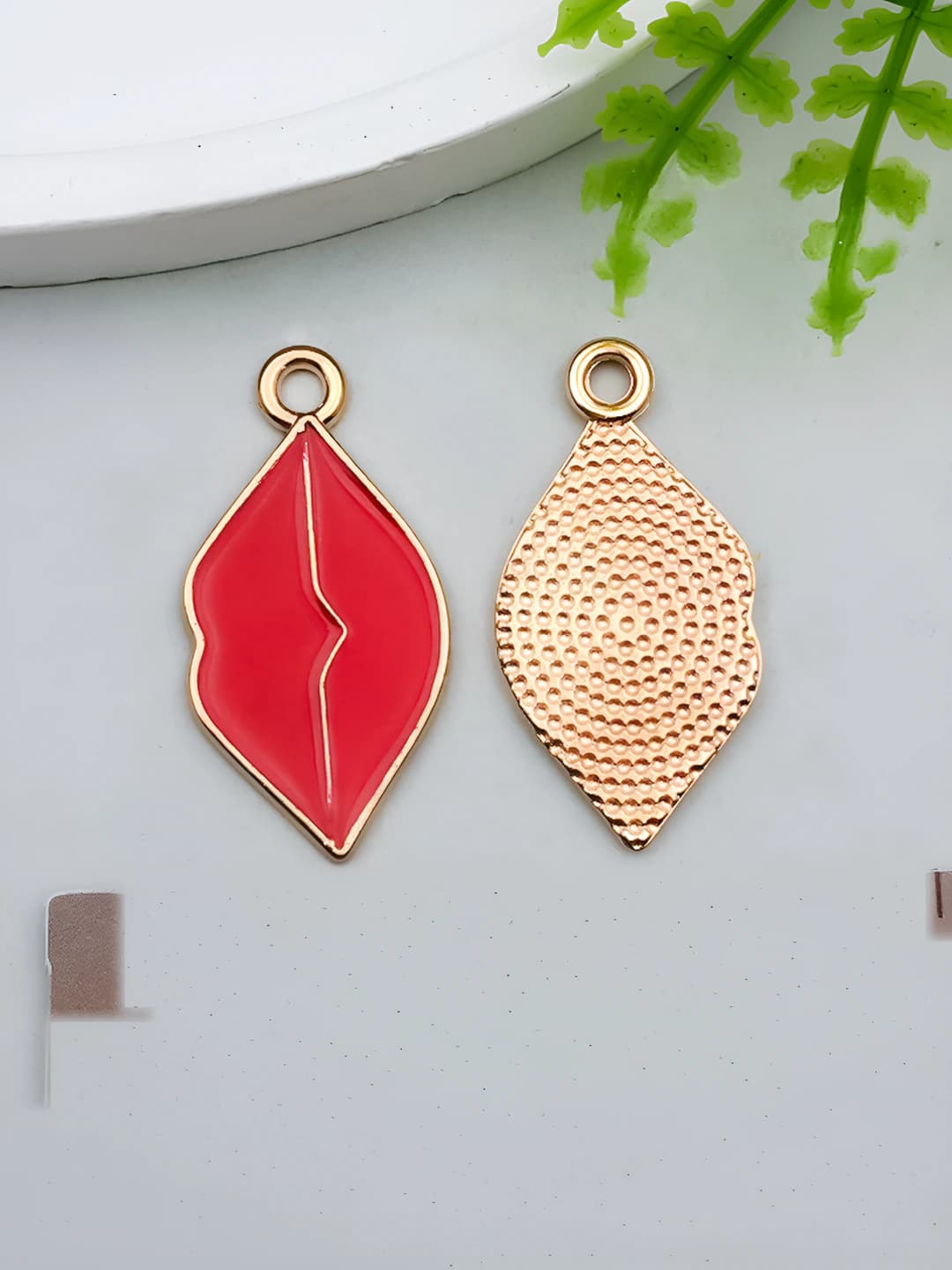 1 шт красные губы 31x13mm-1.4g