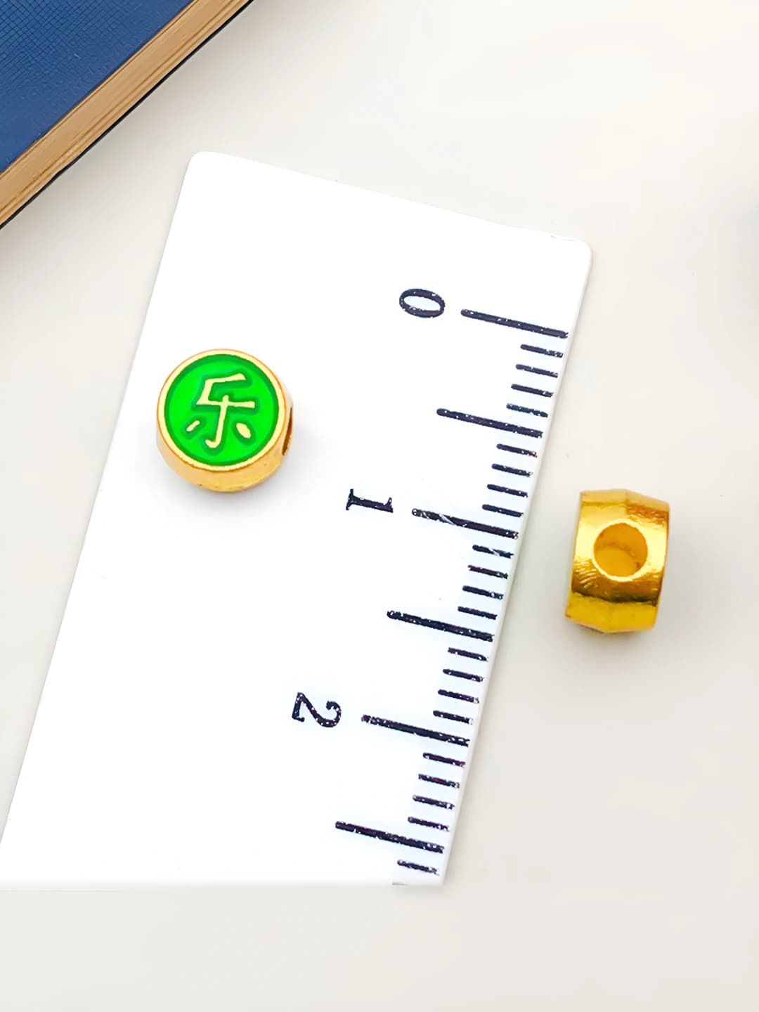 Green 'Le' character 7x6mm