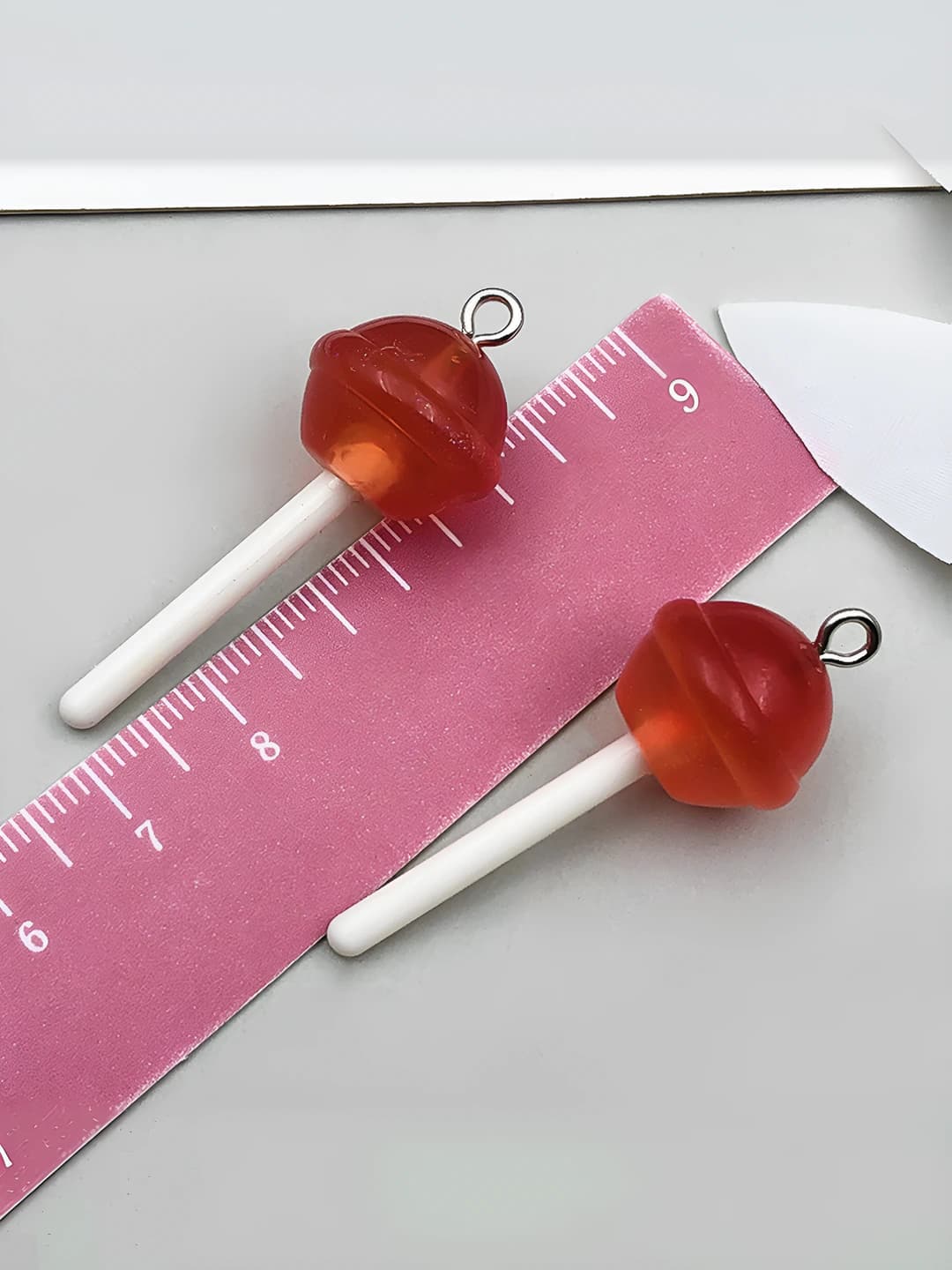 Clear red, 42x16x16mm, 2.1g